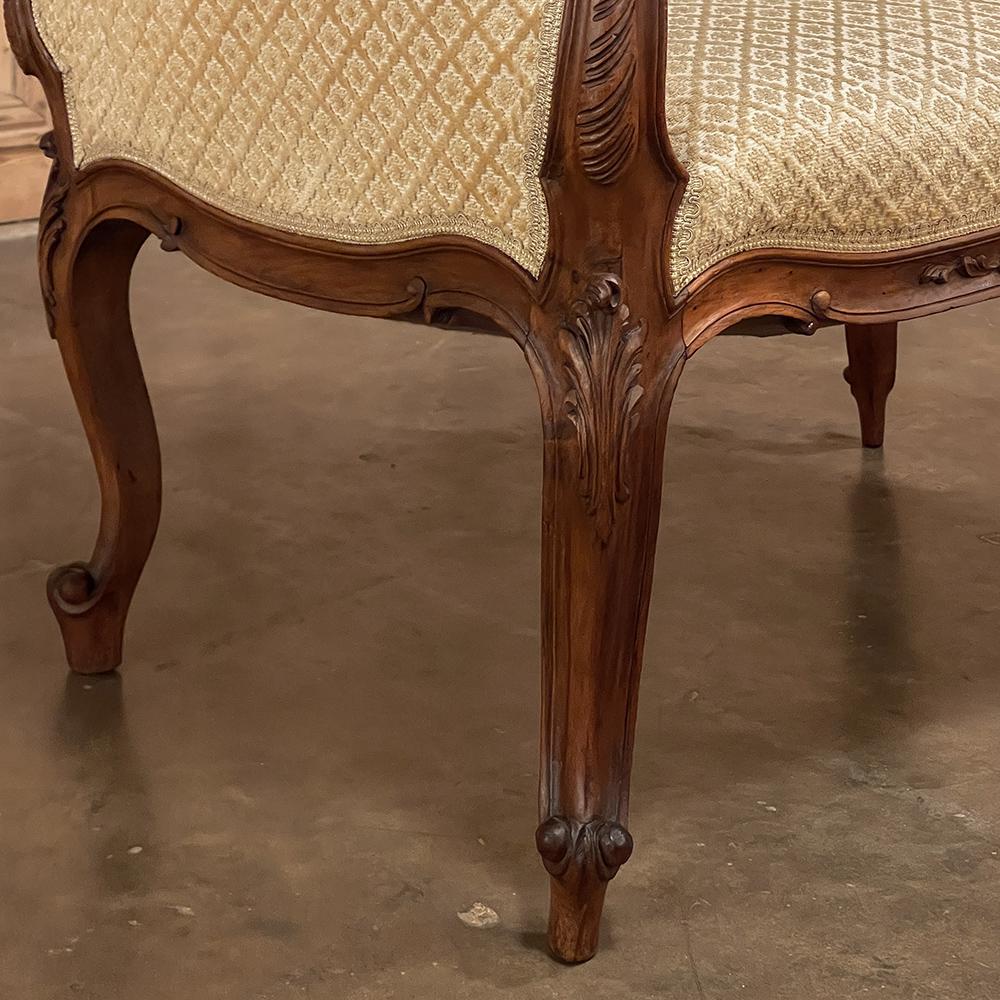 Französische Louis XV.-Sessel aus Nussbaumholz, 19. Jahrhundert im Angebot 3
