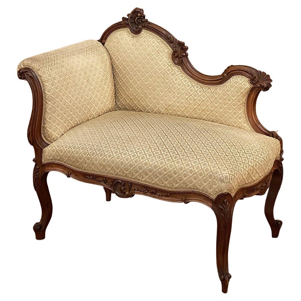 Petite chaise longue française Louis XV du 19ème siècle en noyer