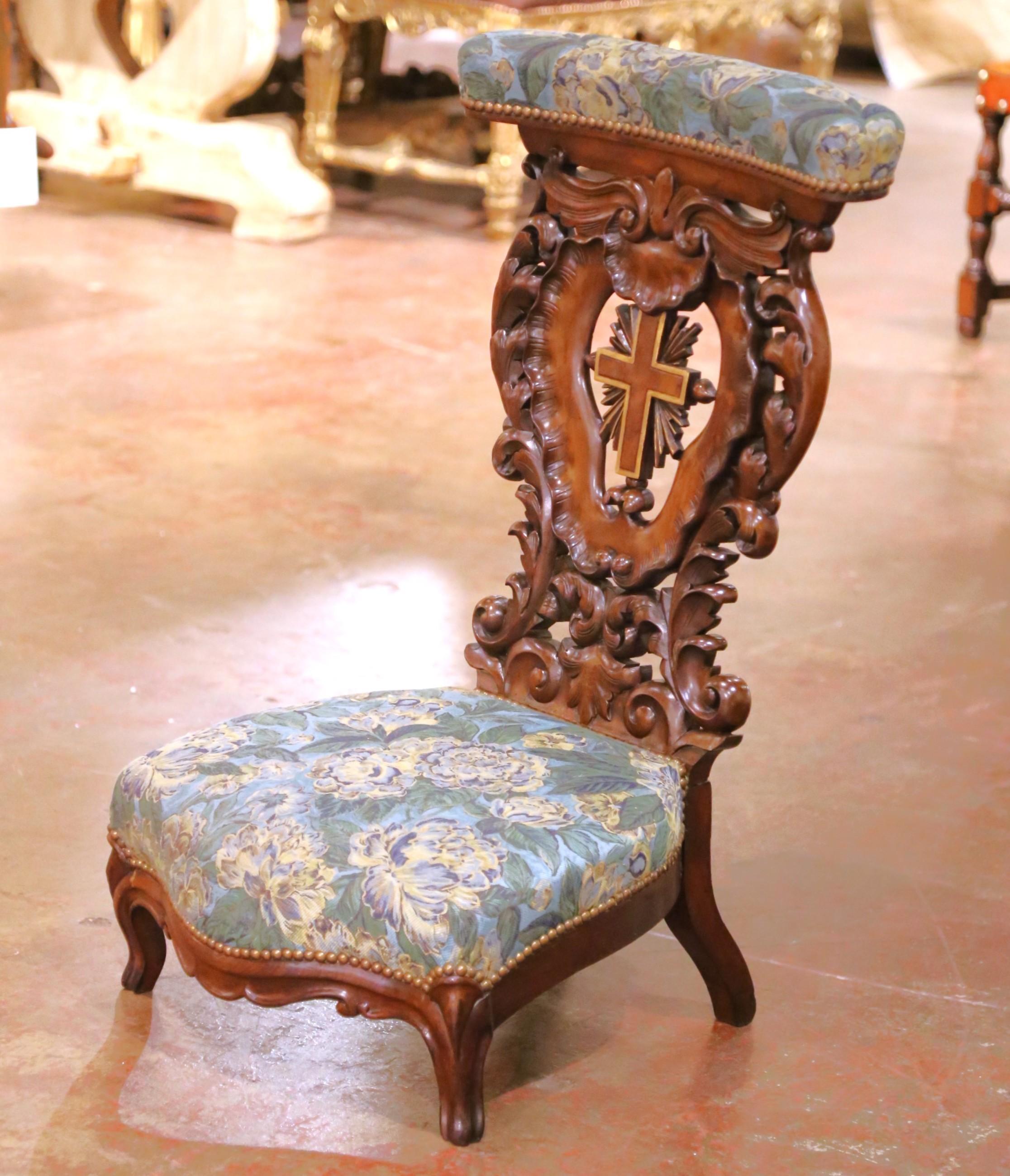 19th Century French Louis XV Walnut Prie-Dieu with Carved Cross and Upholstery Excellent état - En vente à Dallas, TX