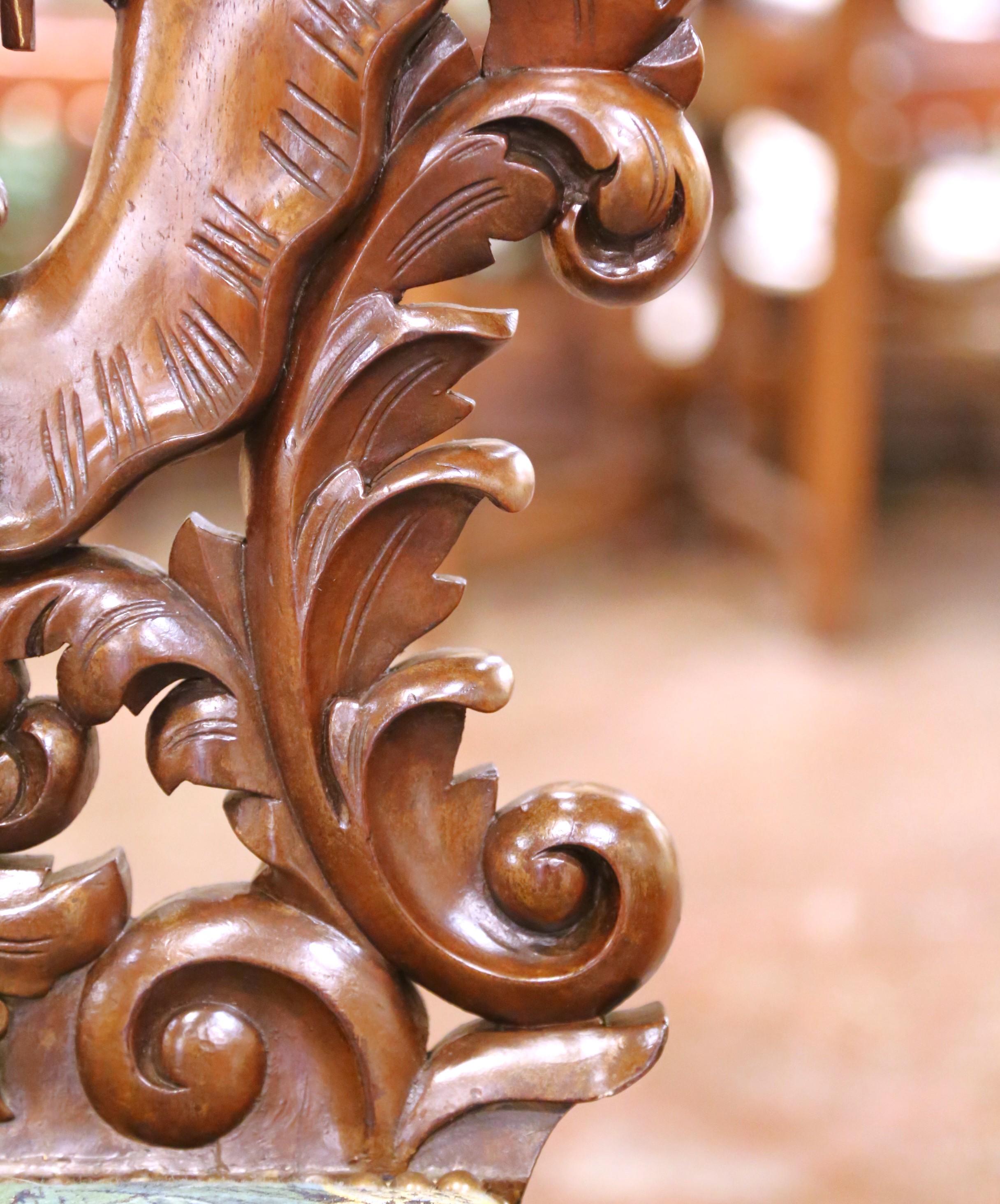 19th Century French Louis XV Walnut Prie-Dieu with Carved Cross and Upholstery en vente 1