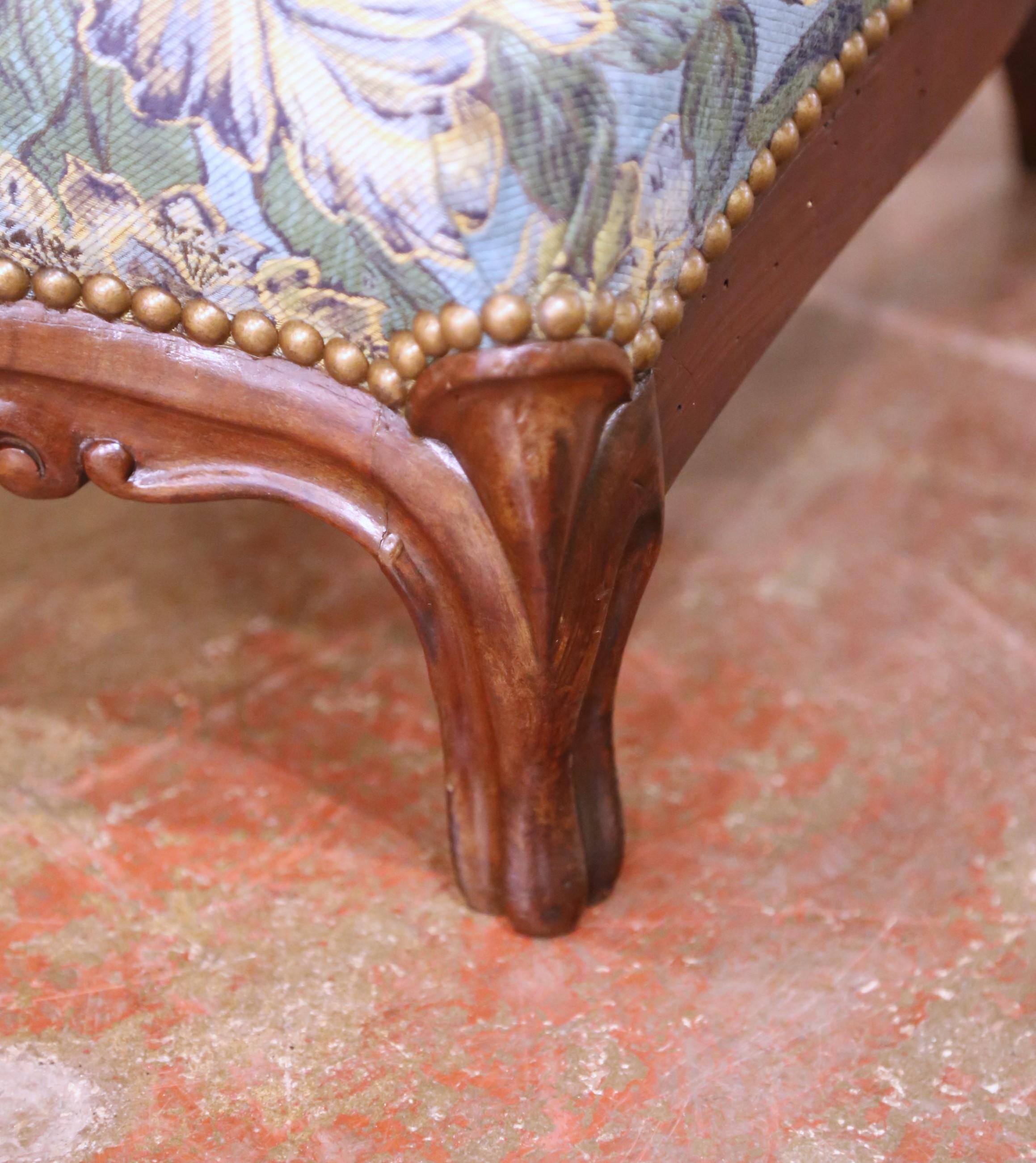 19th Century French Louis XV Walnut Prie-Dieu with Carved Cross and Upholstery en vente 2