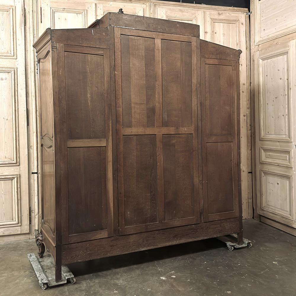19th Century French Louis XV Walnut Triple Armoire For Sale 15