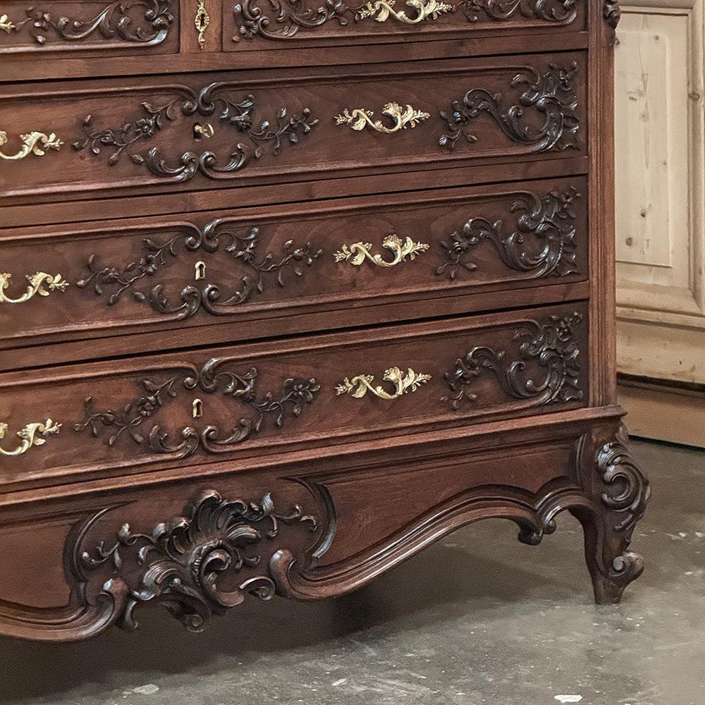 19th Century French Louis XV Walnut Washstand ~ Dresser For Sale 4