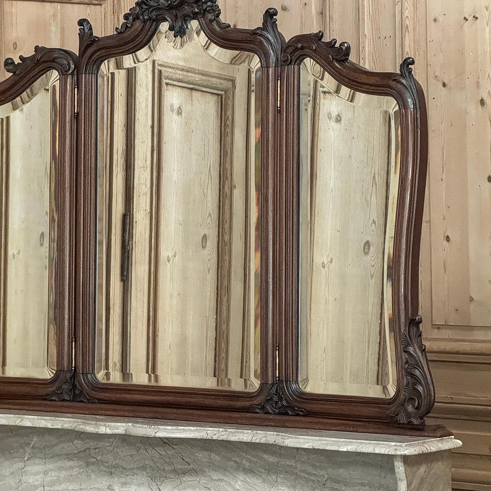 19th Century French Louis XV Walnut Washstand ~ Dresser For Sale 5