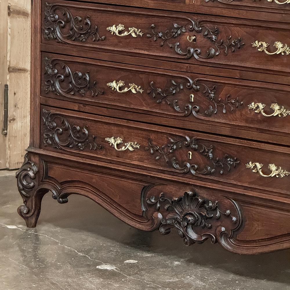 19th Century French Louis XV Walnut Washstand ~ Dresser For Sale 9