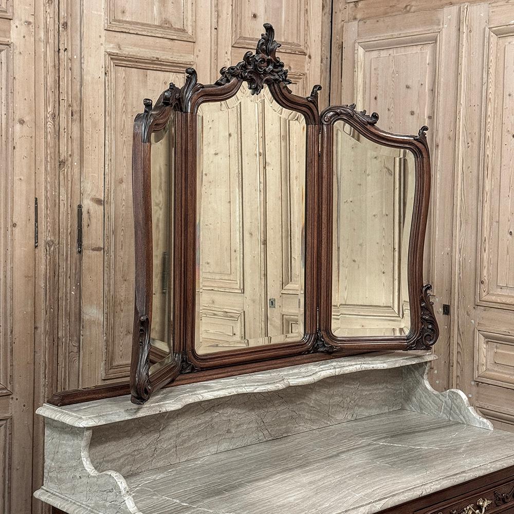 19th Century French Louis XV Walnut Washstand ~ Dresser For Sale 10