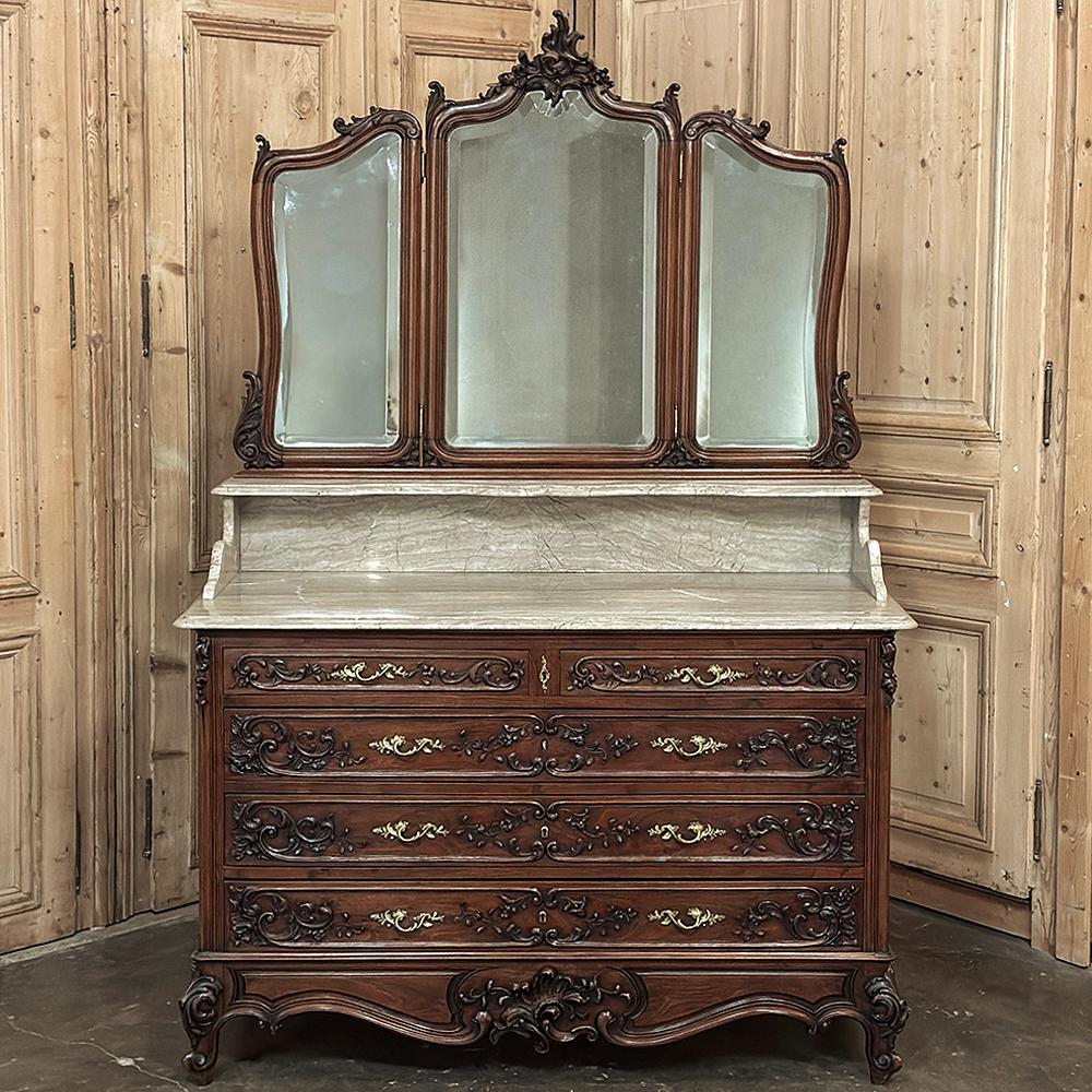 19th Century French Louis XV Walnut Washstand ~ Dresser In Good Condition For Sale In Dallas, TX