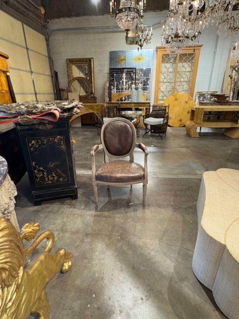 Poltrona francese Luigi XVI del XIX secolo In condizioni buone in vendita a Dallas, TX