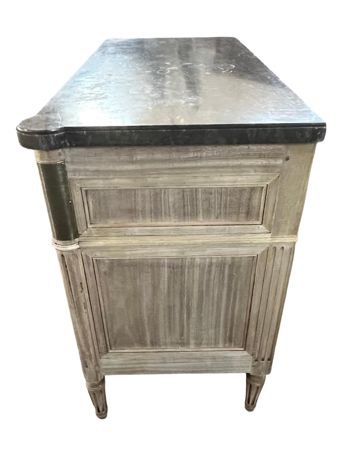 Secretaire / Commode in mogano sbiancato Luigi XVI del XIX secolo con marmo in vendita 6