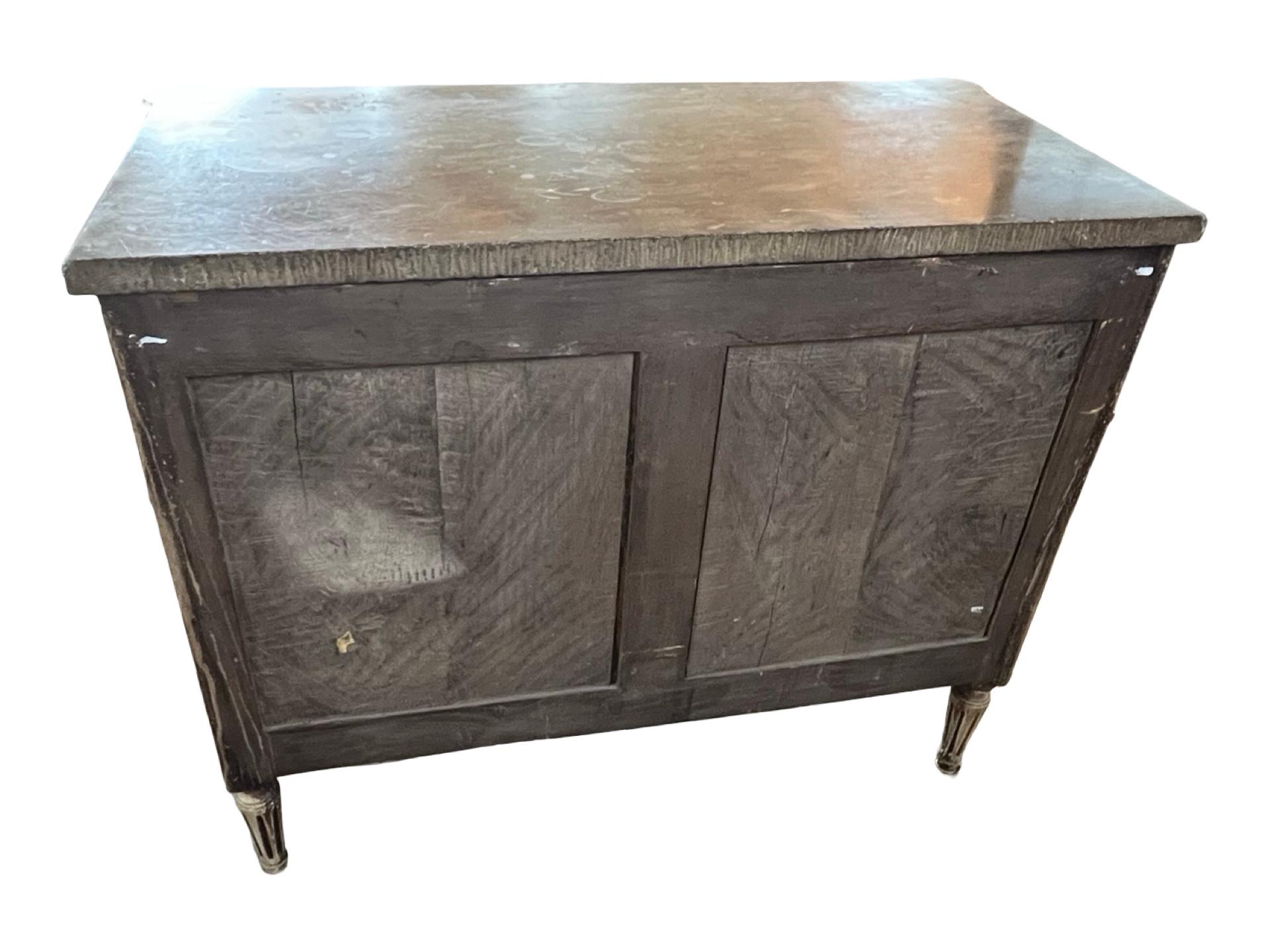 Secretaire / Commode in mogano sbiancato Luigi XVI del XIX secolo con marmo in vendita 7