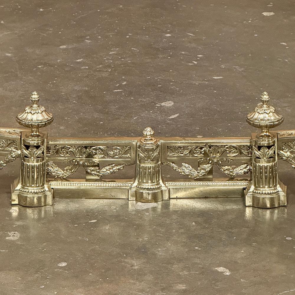 Bronzo Set di parafanghi per caminetto regolabili in bronzo Luigi XVI del XIX secolo in vendita