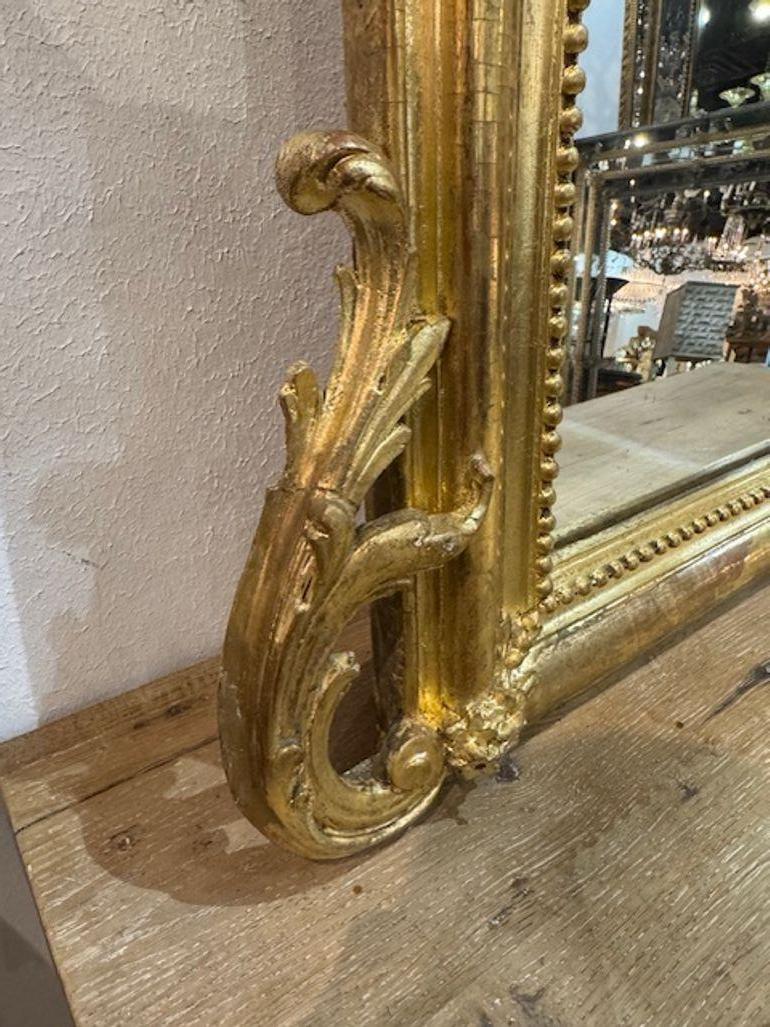 Francese Specchio francese Luigi XVI del XIX secolo intagliato e in legno dorato in vendita