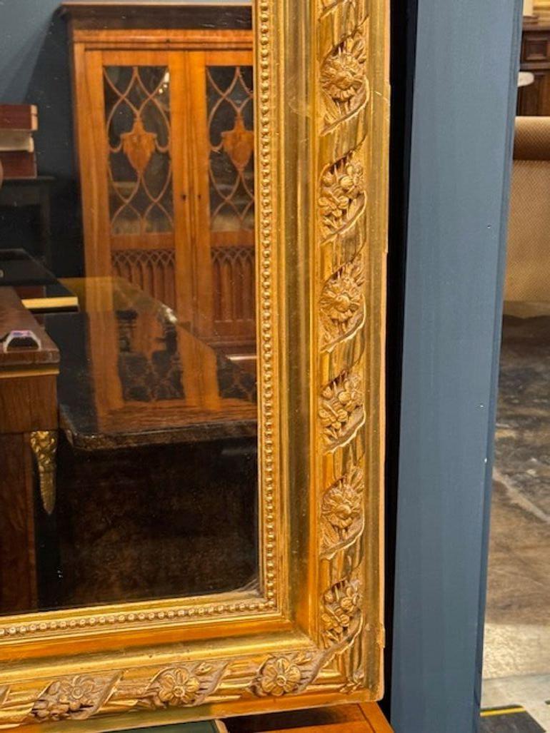 Sculpté Miroir Louis XVI en bois sculpté et doré du 19ème siècle en vente