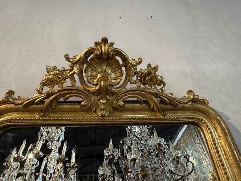 Intagliato Specchio francese Luigi XVI del XIX secolo intagliato e in legno dorato in vendita