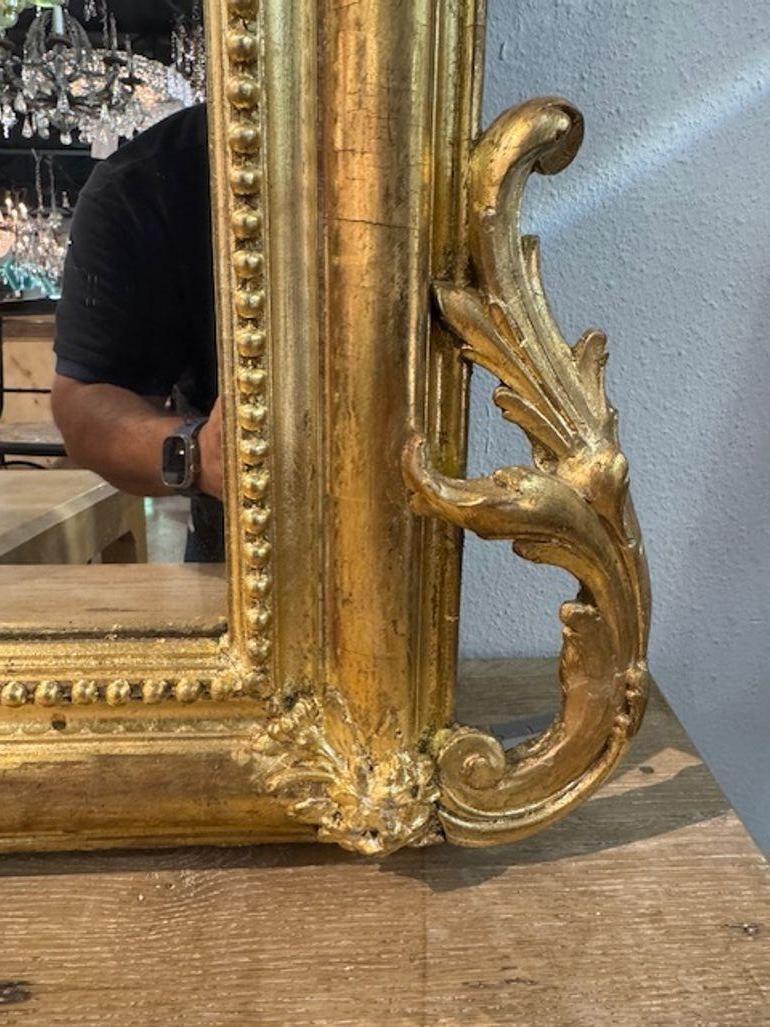 Specchio francese Luigi XVI del XIX secolo intagliato e in legno dorato In condizioni buone in vendita a Dallas, TX