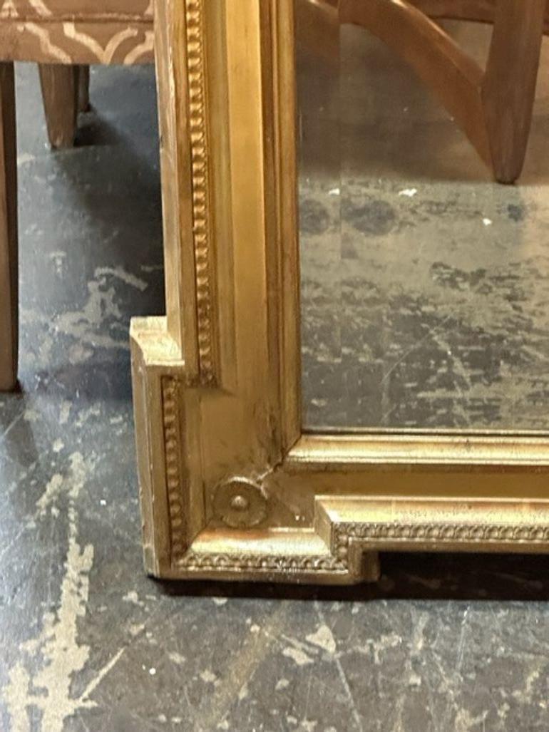 Bois doré Miroir Louis XVI en bois sculpté et doré du 19ème siècle en vente