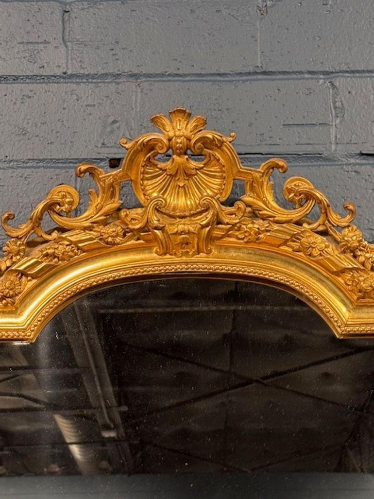 Bois doré Miroir Louis XVI en bois sculpté et doré du 19ème siècle en vente