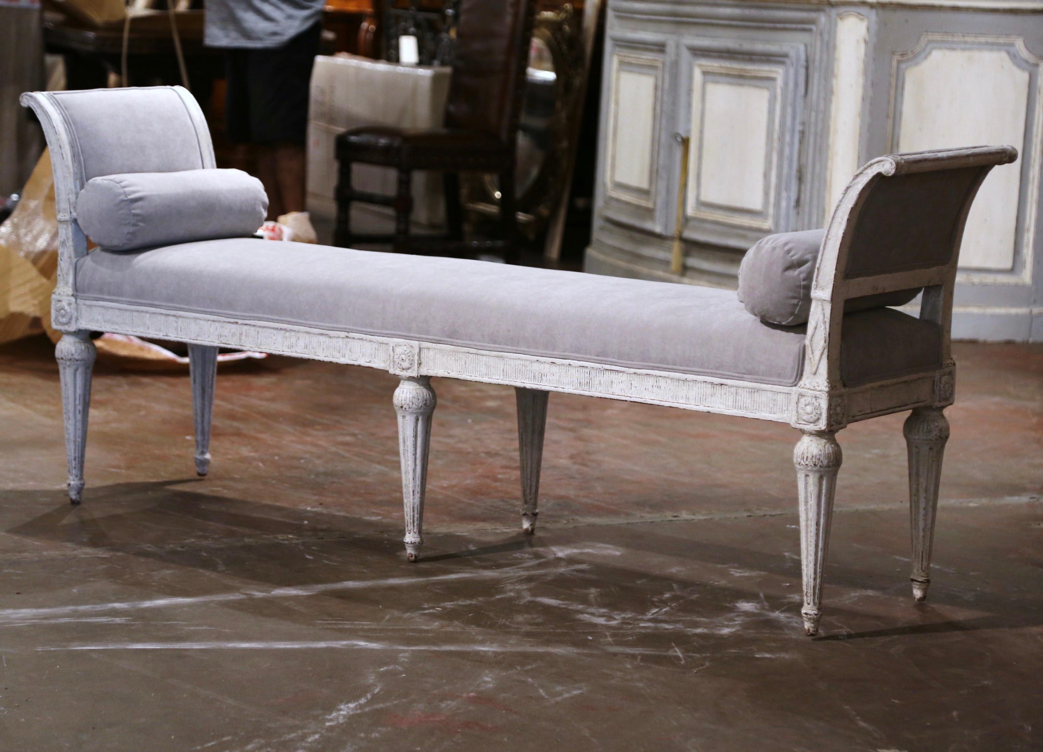 19th Century French Louis XVI Carved and Painted Banquette with Curved Sides In Excellent Condition In Dallas, TX