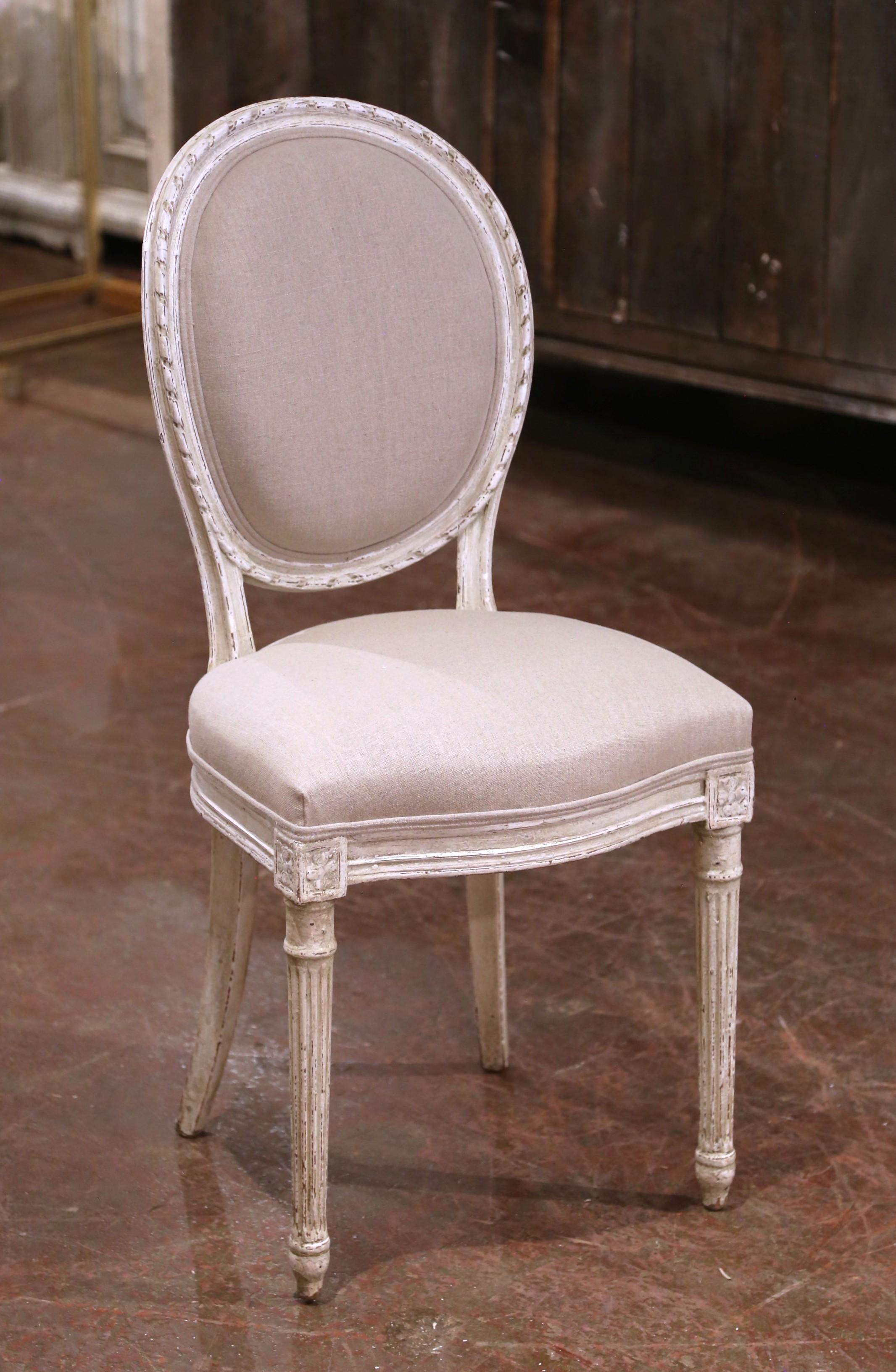 Français 19th Century French Louis XVI Carved and Painted Dining Chairs, Suite of Eight en vente