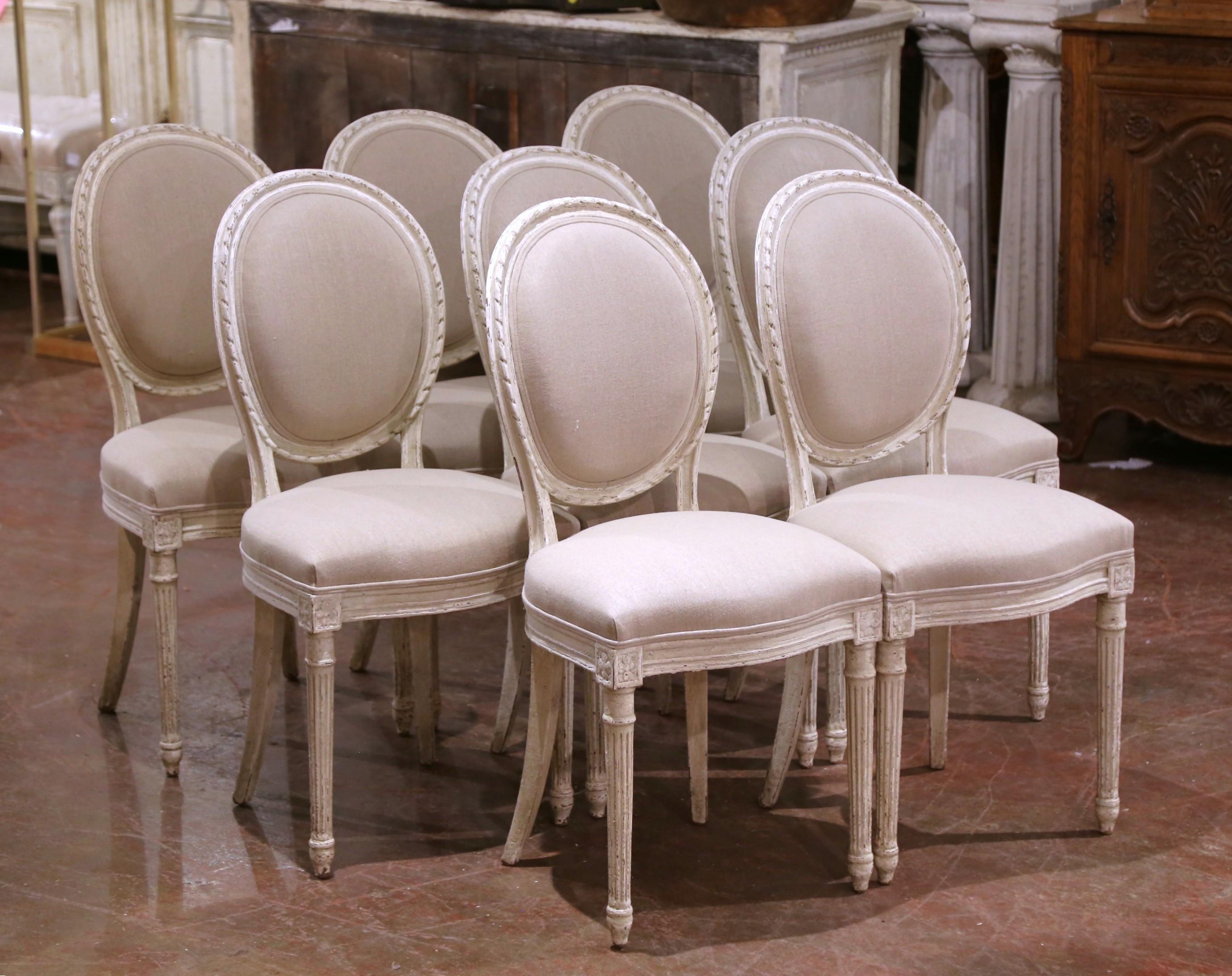 19th Century French Louis XVI Carved and Painted Dining Chairs, Suite of Eight Excellent état - En vente à Dallas, TX