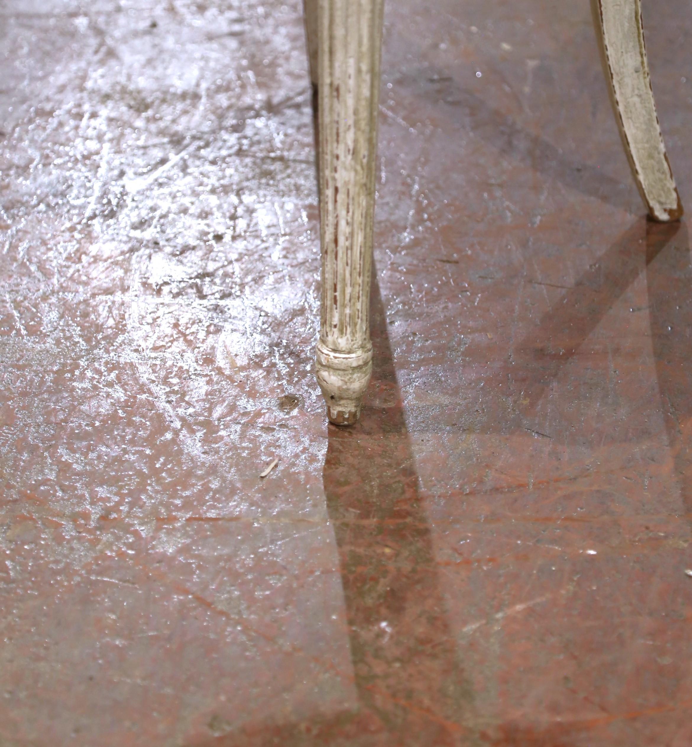19th Century French Louis XVI Carved and Painted Dining Chairs, Suite of Eight en vente 1