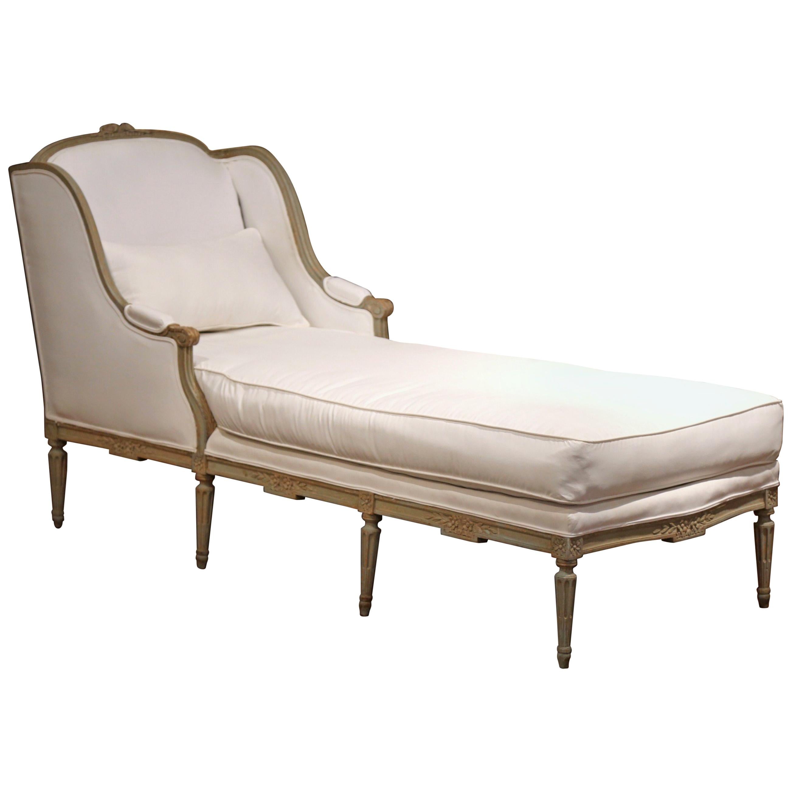 19th Century French Louis XVI Carved and Painted Eight-Leg Chaise with Muslin