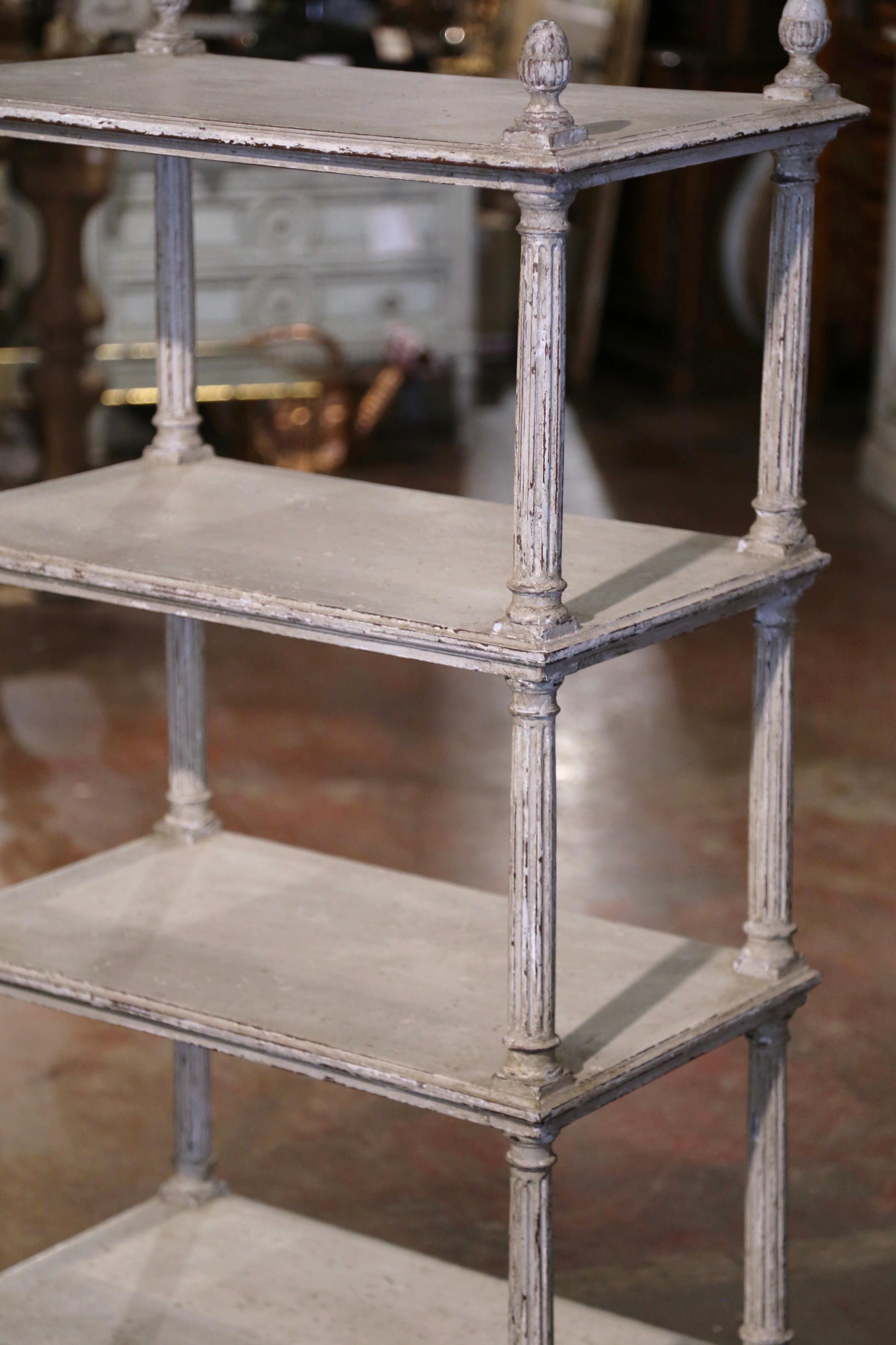 Francese Scaffale indipendente francese Luigi XVI del XIX secolo intagliato e dipinto in vendita