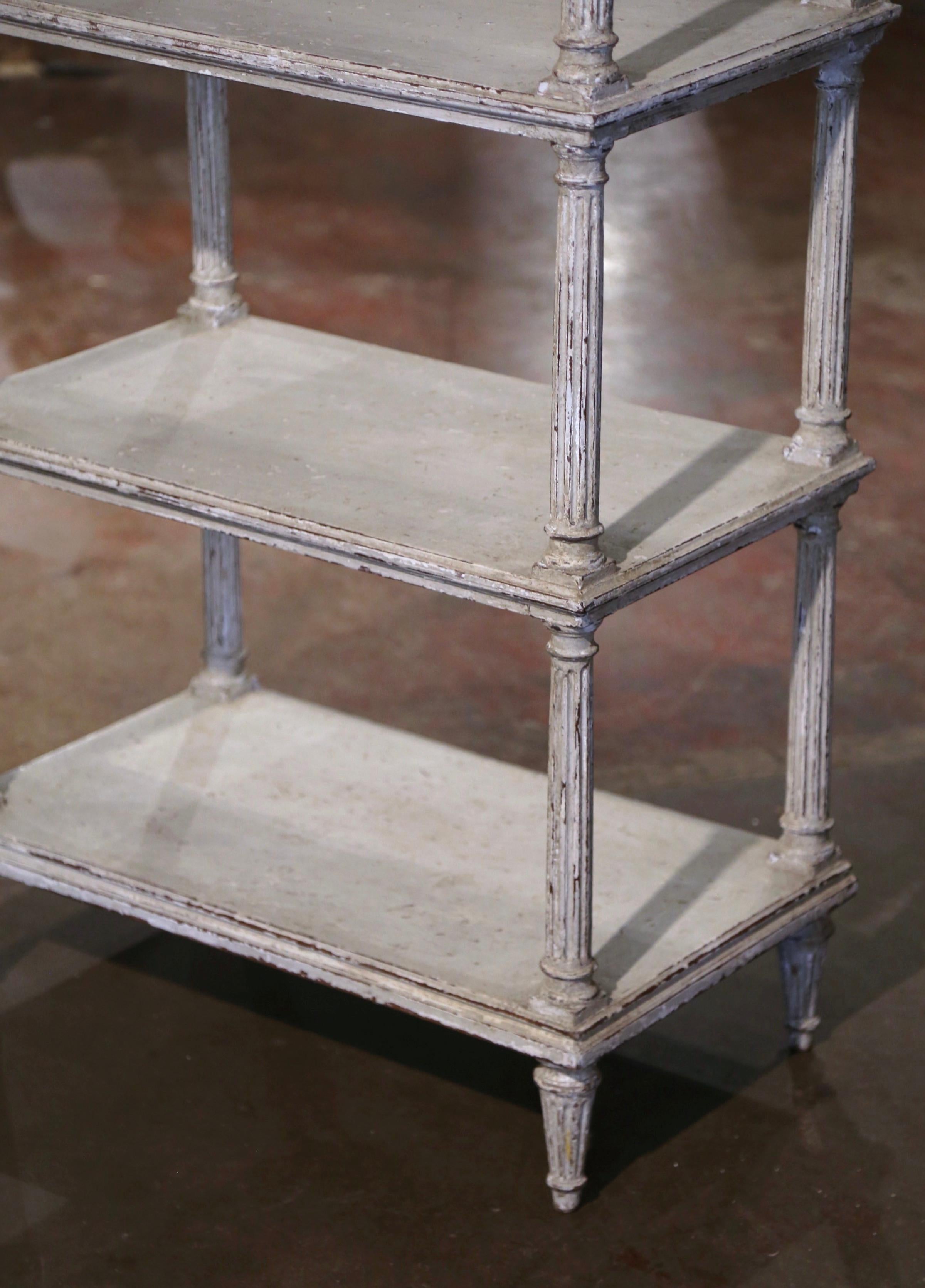 Intagliato a mano Scaffale indipendente francese Luigi XVI del XIX secolo intagliato e dipinto in vendita