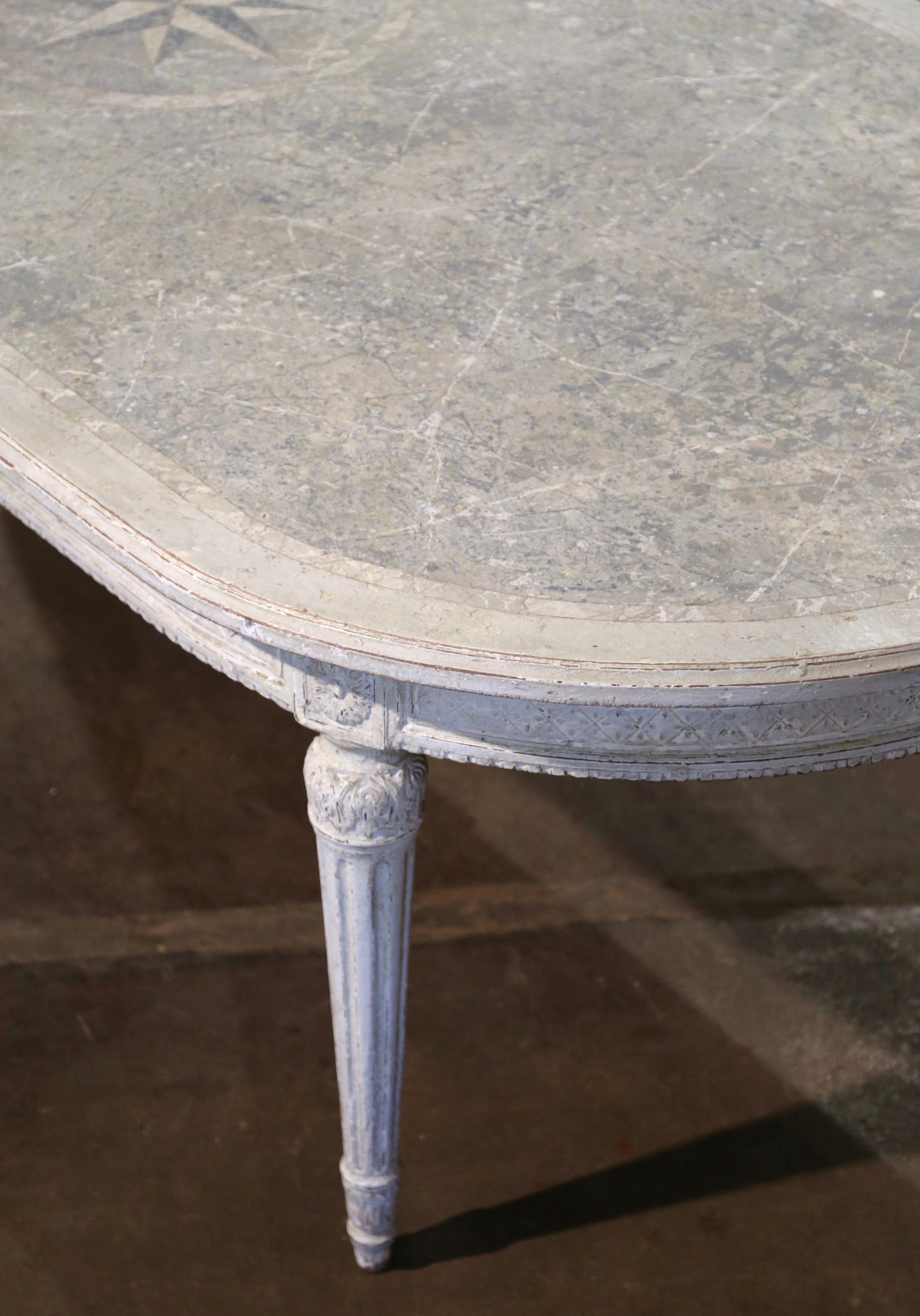  19. Jahrhundert Französisch Louis XVI geschnitzt und gemalt Oval Esszimmer Tisch  (Eichenholz) im Angebot