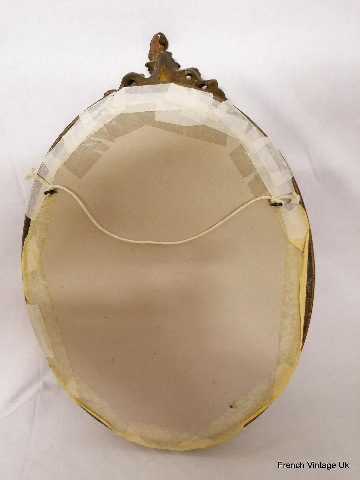 19th Century French Louis XVI Carved Gilt-Wood Oval Wall Mirror For Sale 1