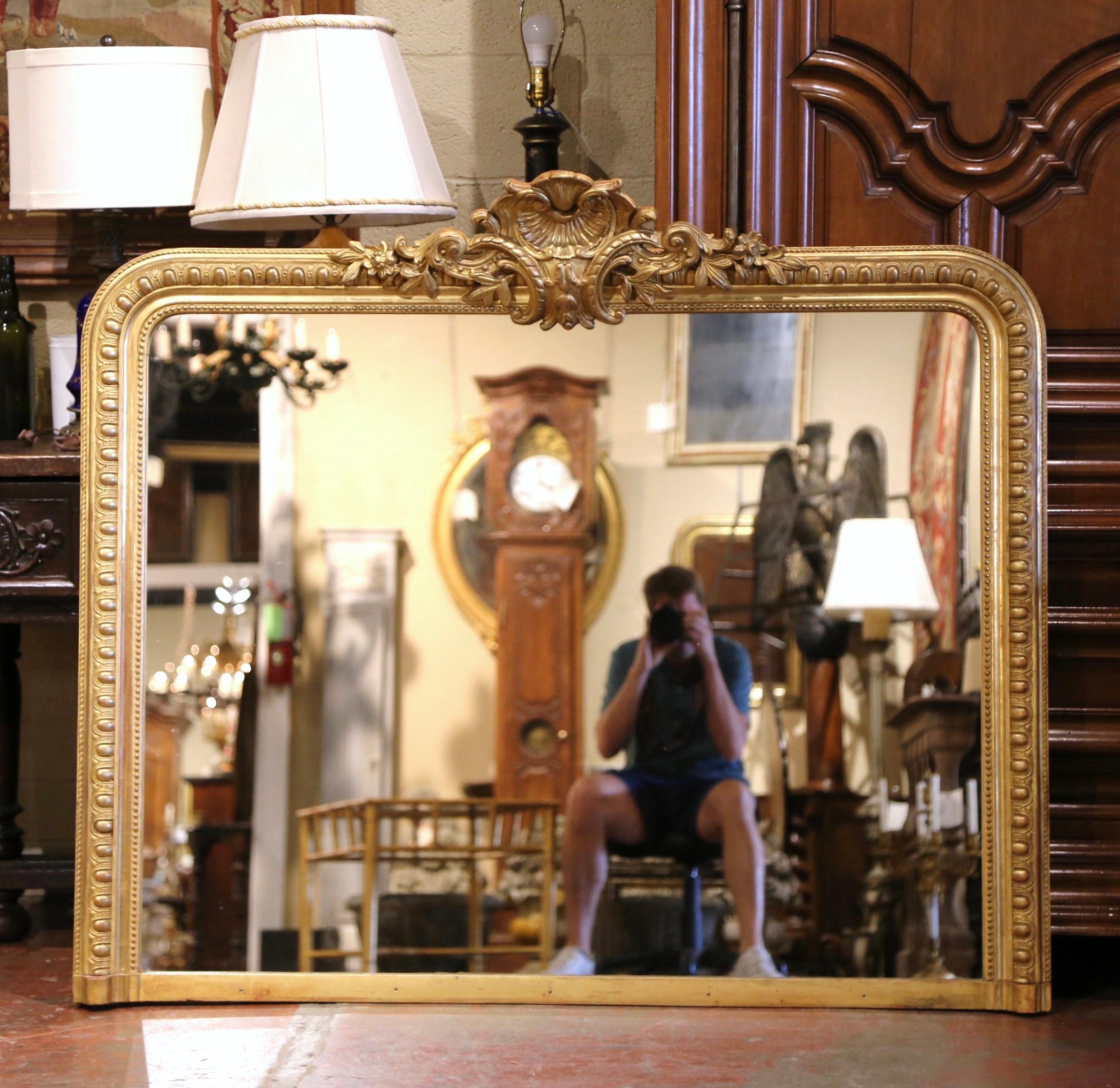 19th Century French Louis XVI Carved Giltwood Mantel Mirror with Shell Motif 1