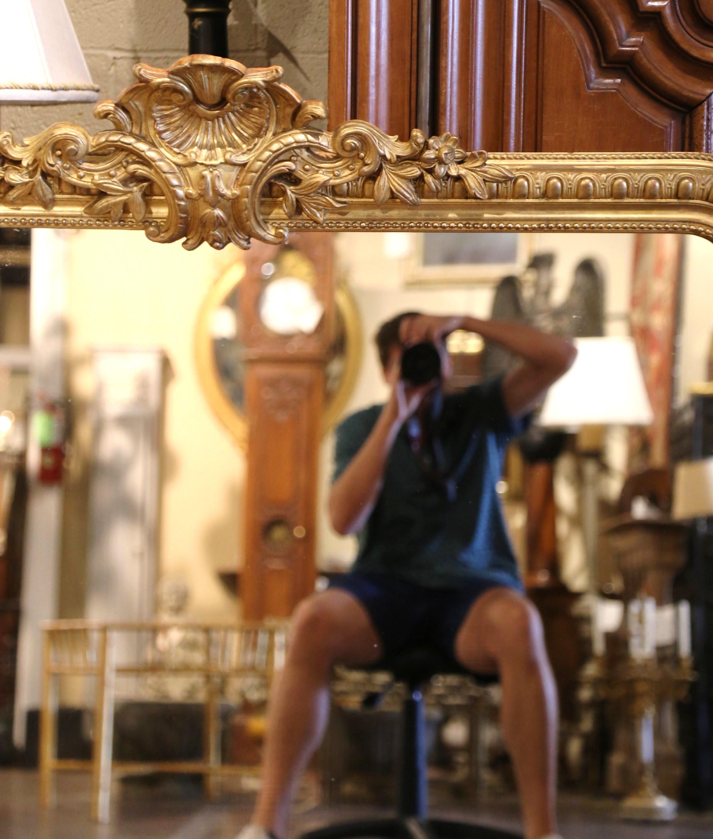 19th Century French Louis XVI Carved Giltwood Mantel Mirror with Shell Motif 4
