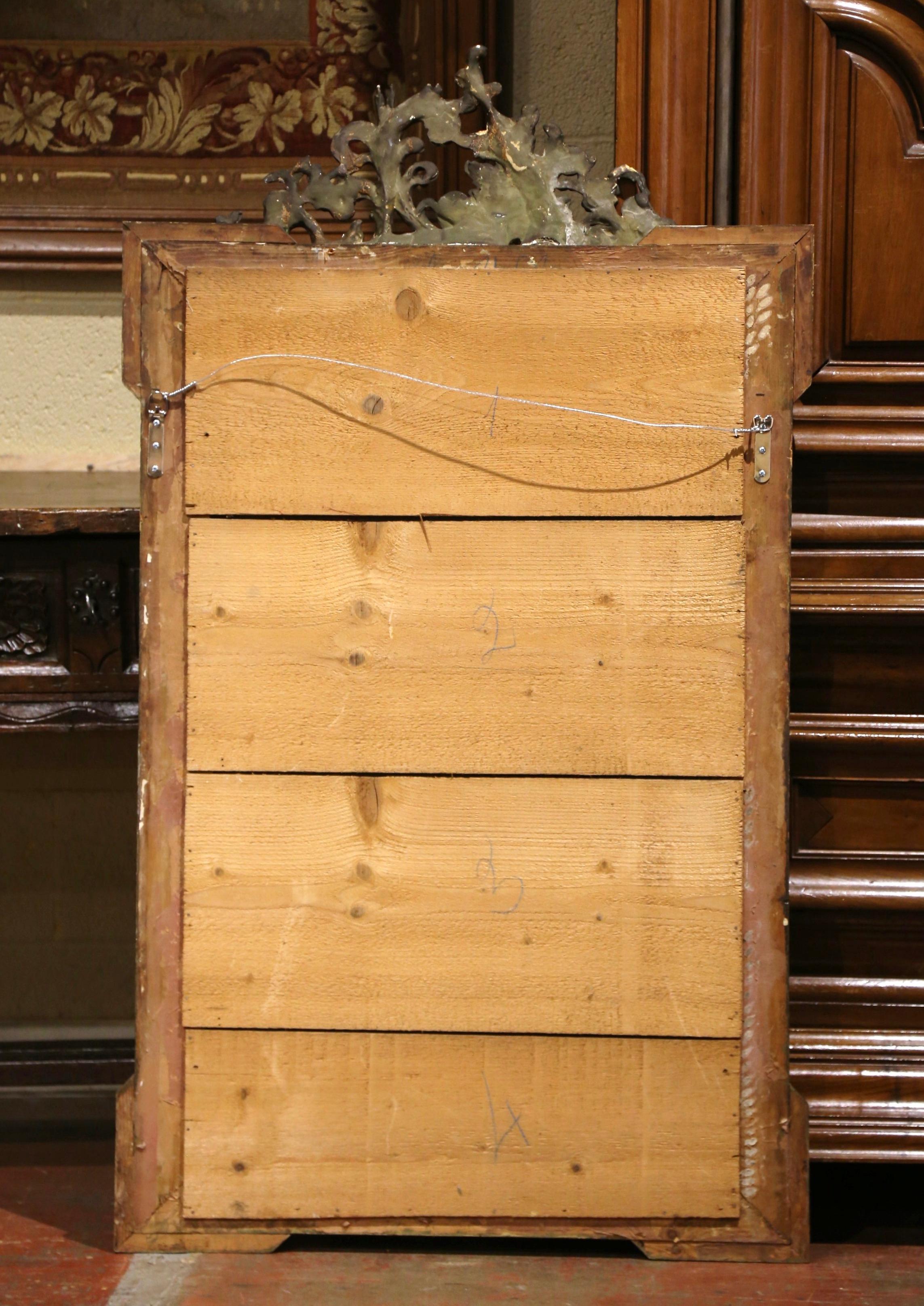 Specchio francese Luigi XVI del XIX secolo in legno dorato intagliato con motivo a fogliame in vendita 3