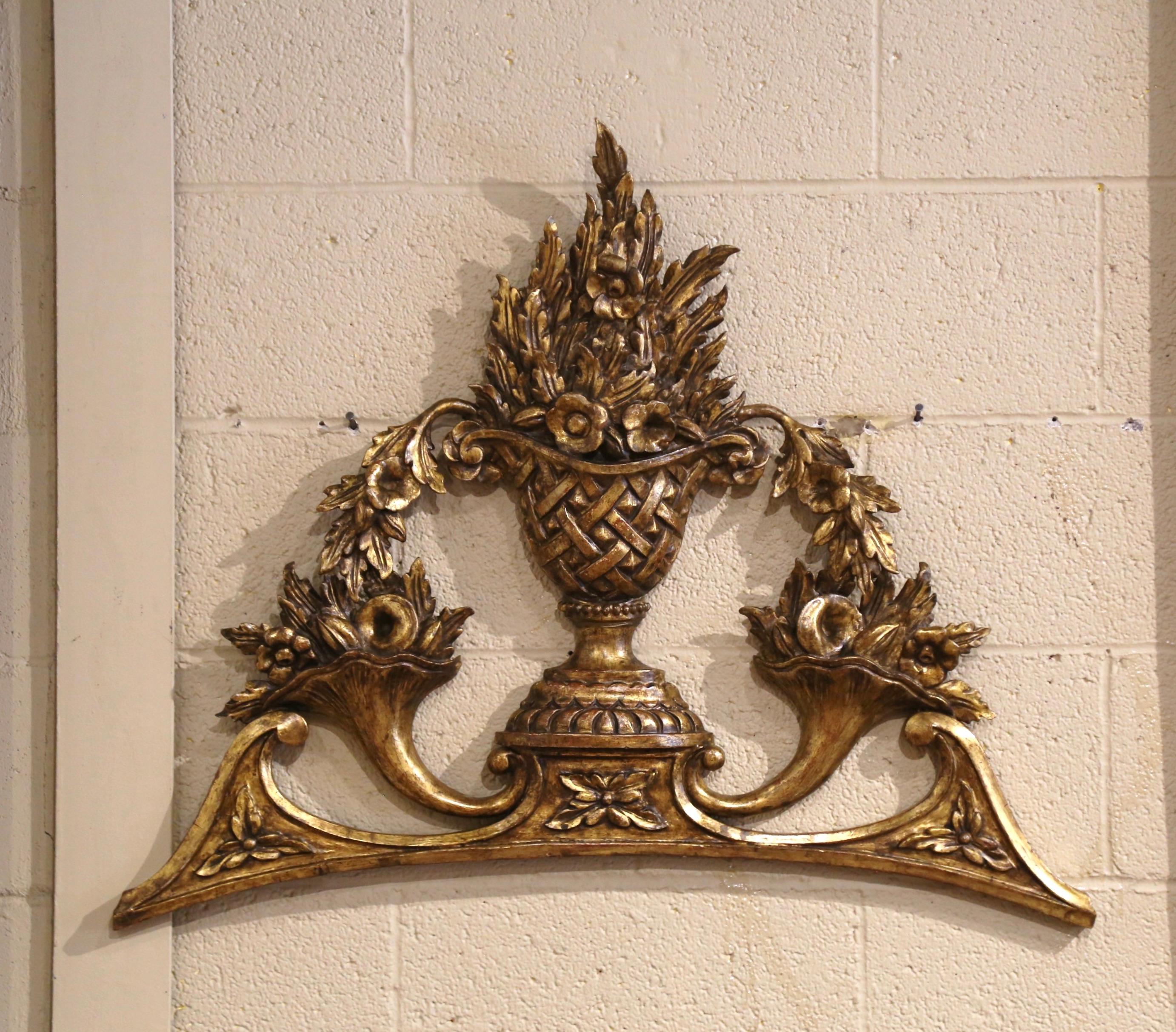19th Century French Louis XVI Carved Giltwood Wall Carving with Floral Motifs In Excellent Condition For Sale In Dallas, TX