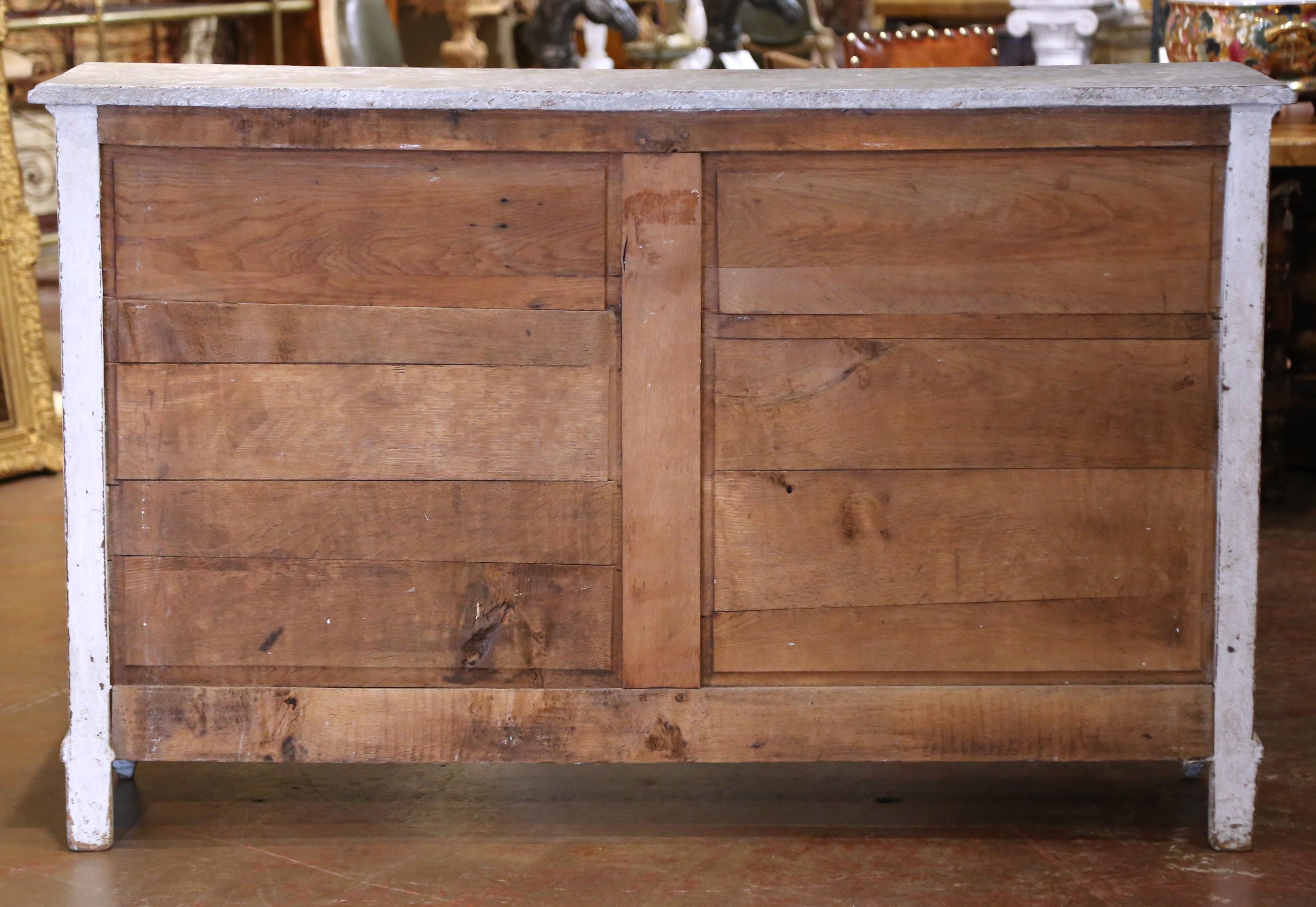 Buffet à trois portes Louis XVI du 19ème siècle sculpté et peint avec tiroirs en vente 6