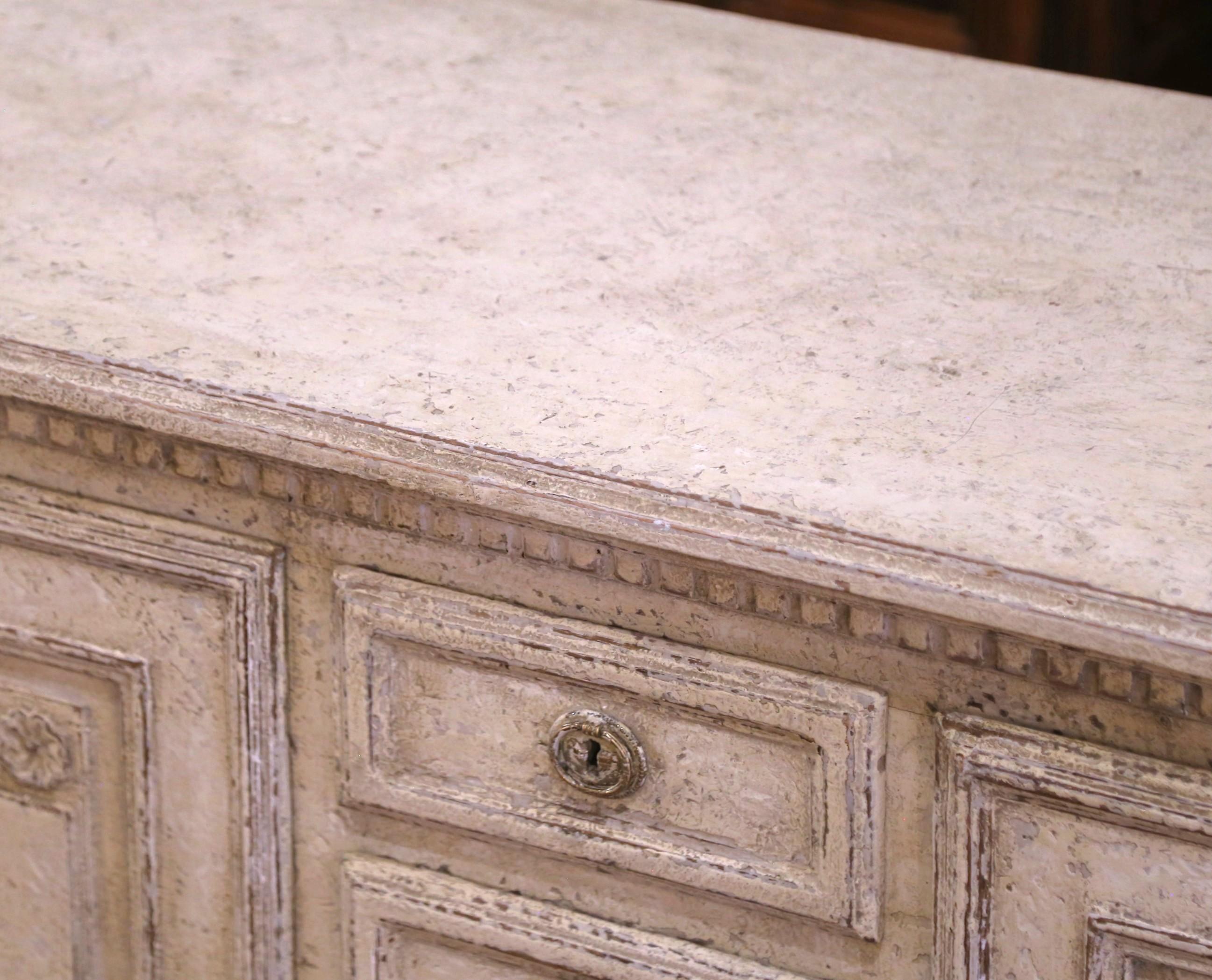 Buffet francese Luigi XVI del XIX secolo a due ante con quattro cassetti, intagliato e dipinto in vendita 8