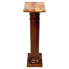 Pedestal de columna Luis XVI con tapa de mármol veteado rojo