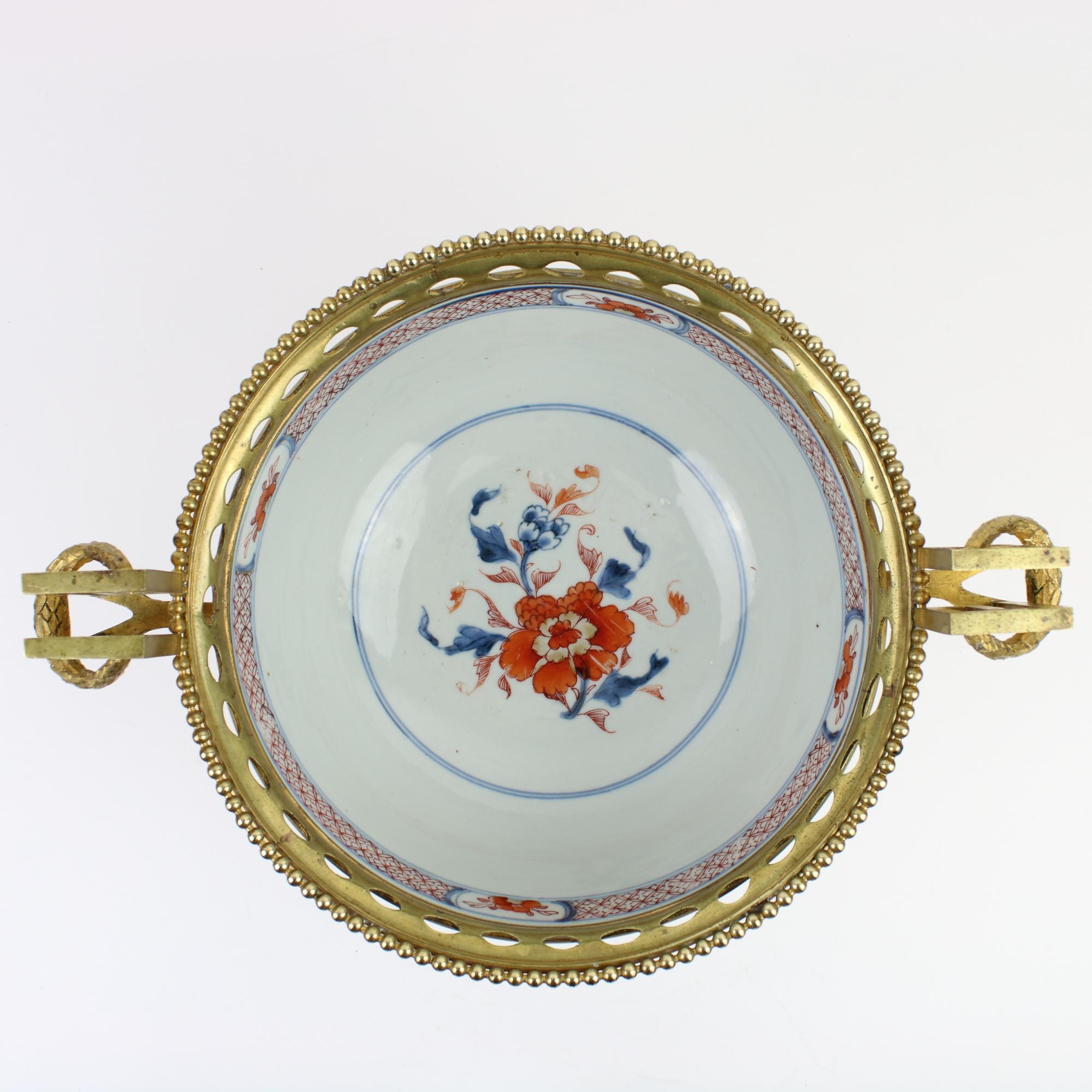 19th Century French Louis XVI Decorative Imari Porcelain Gilt Bronze Mount Bowl For Sale 9