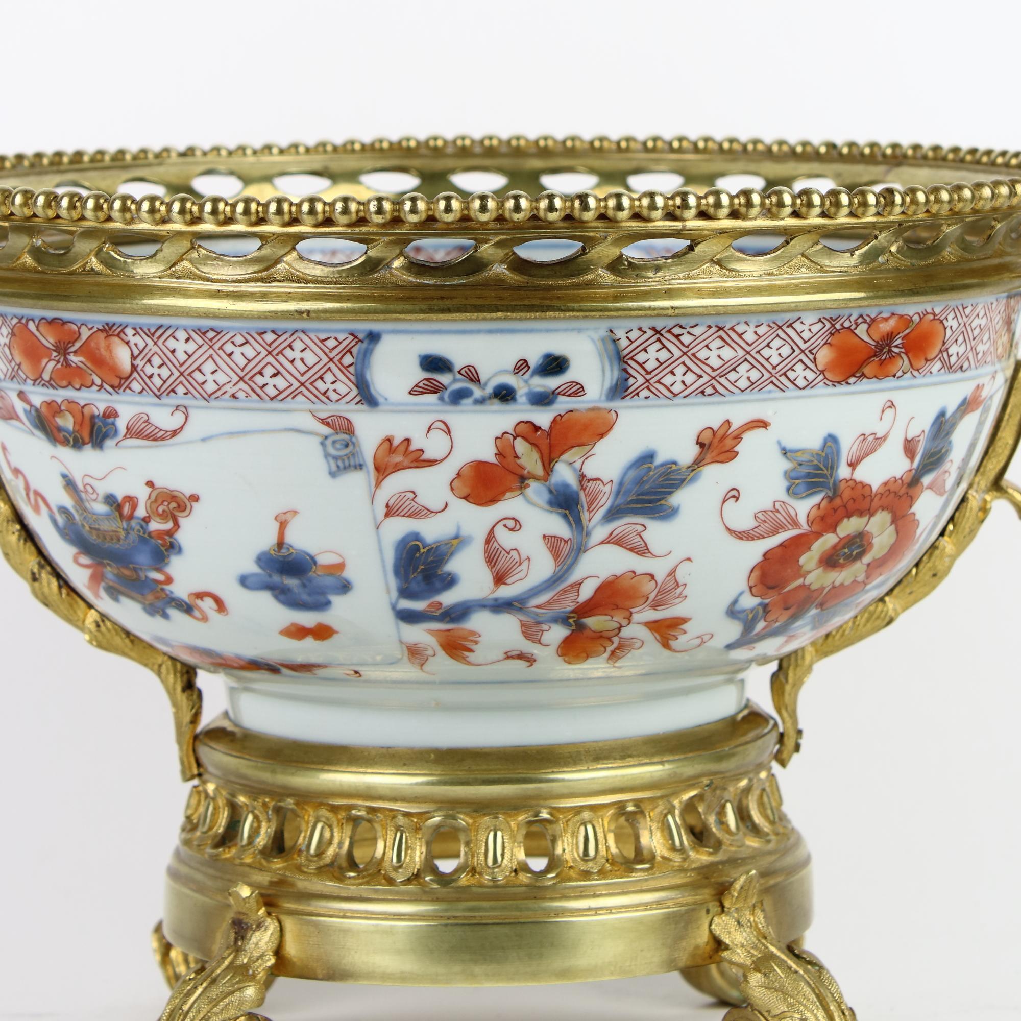 19th Century French Louis XVI Decorative Imari Porcelain Gilt Bronze Mount Bowl For Sale 4