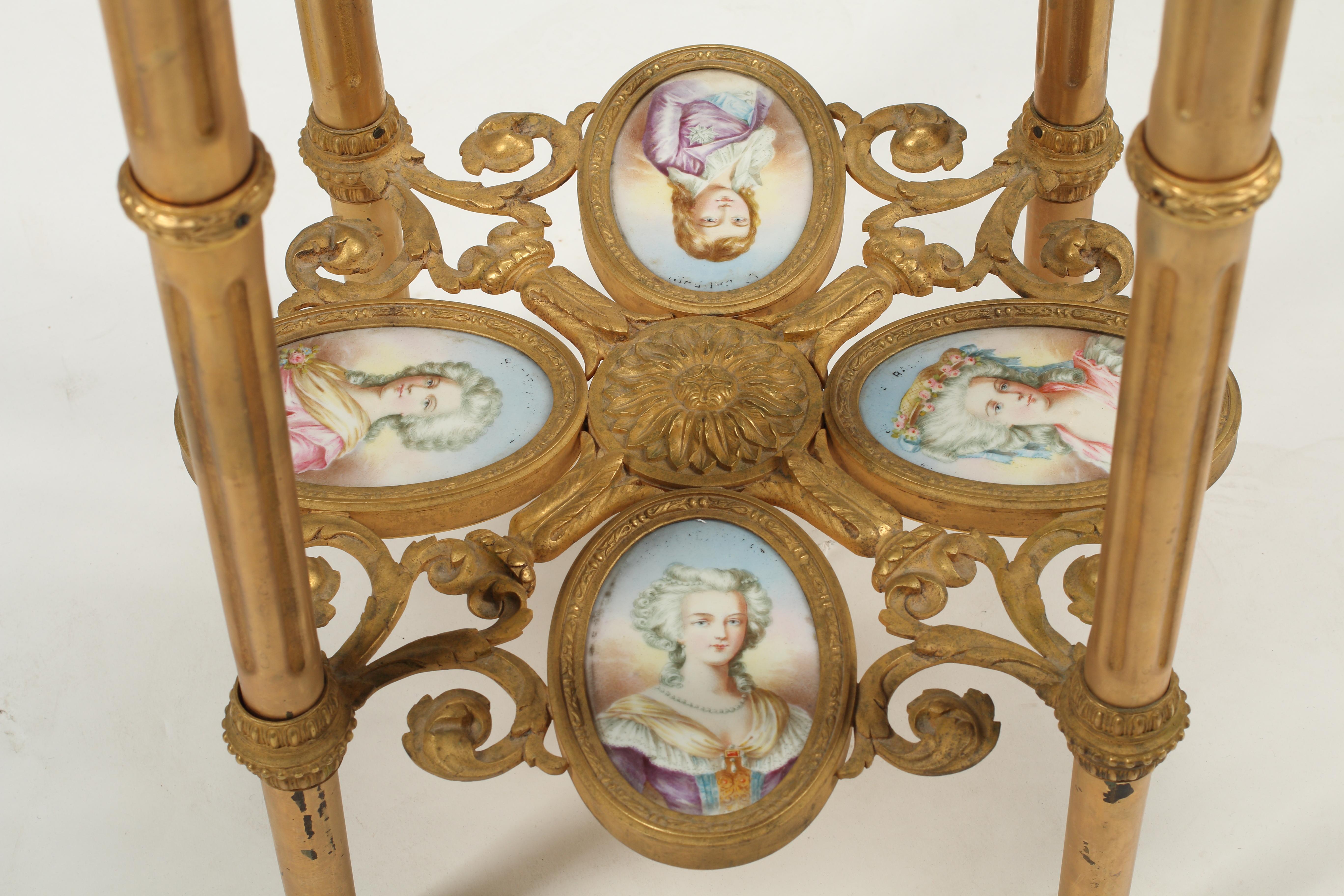 19. Jahrhundert Französisch Louis XVI Dore Bronze & Porzellan Tisch im Angebot 1