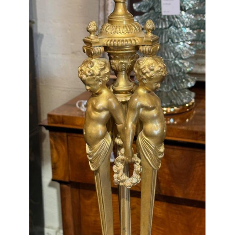 Lámpara francesa figurada Luis XVI del siglo XIX Francés en venta