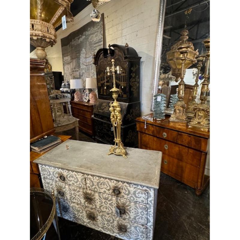 Lámpara francesa figurada Luis XVI del siglo XIX en venta 2