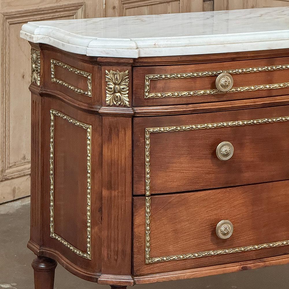 Fatto a mano Commodo francese Luigi XVI del XIX secolo con piano in marmo e legno di frutta in vendita