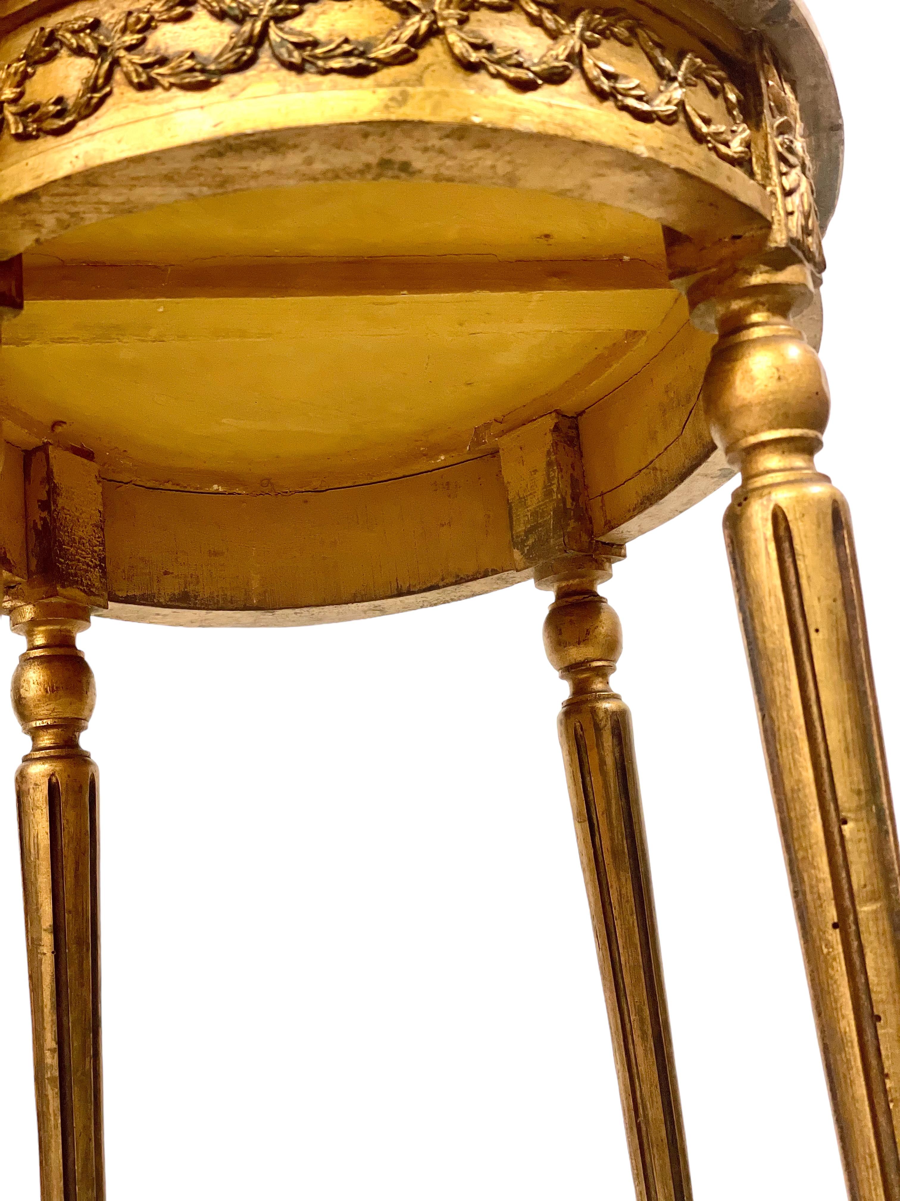 Vergoldeter französischer Louis-XVI-Mitteltisch des 19. Jahrhunderts mit Marmorplatte im Angebot 6