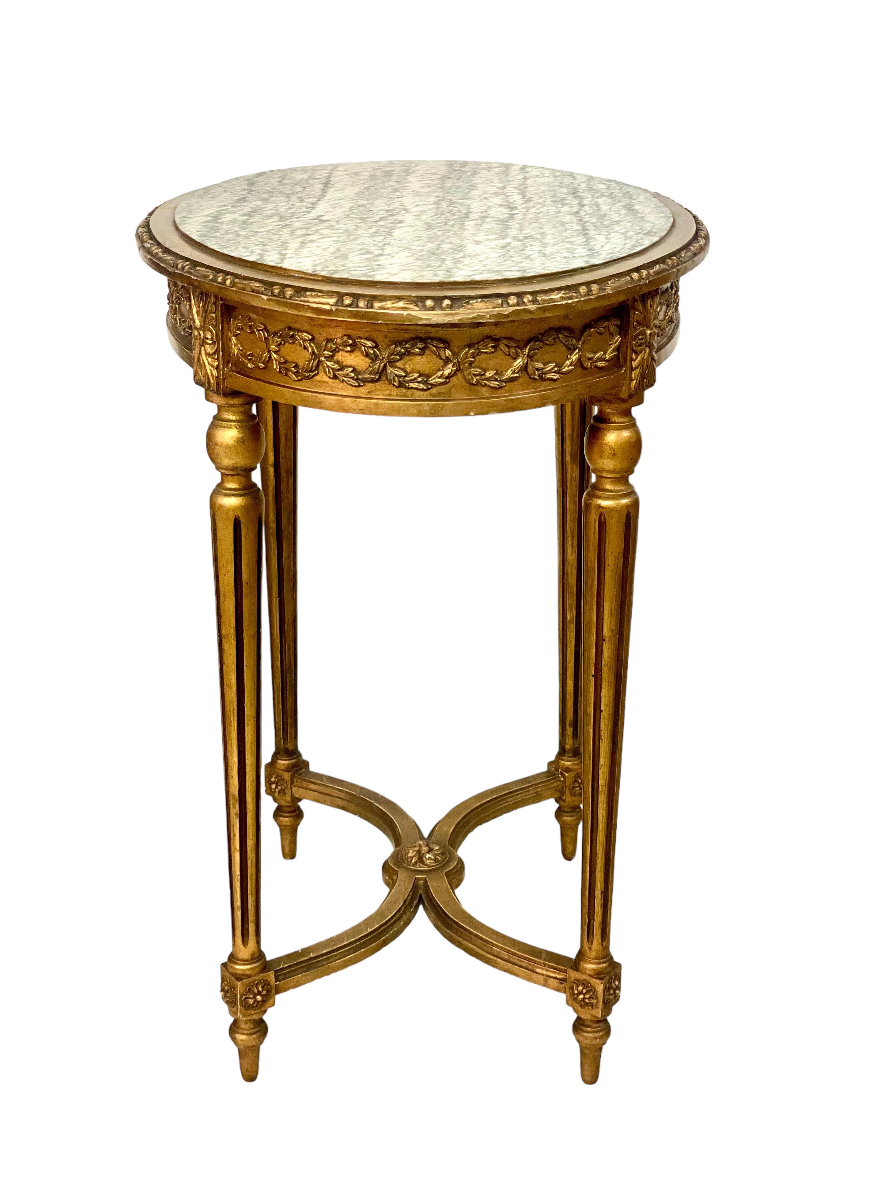 Vergoldeter französischer Louis-XVI-Mitteltisch des 19. Jahrhunderts mit Marmorplatte (Französisch) im Angebot