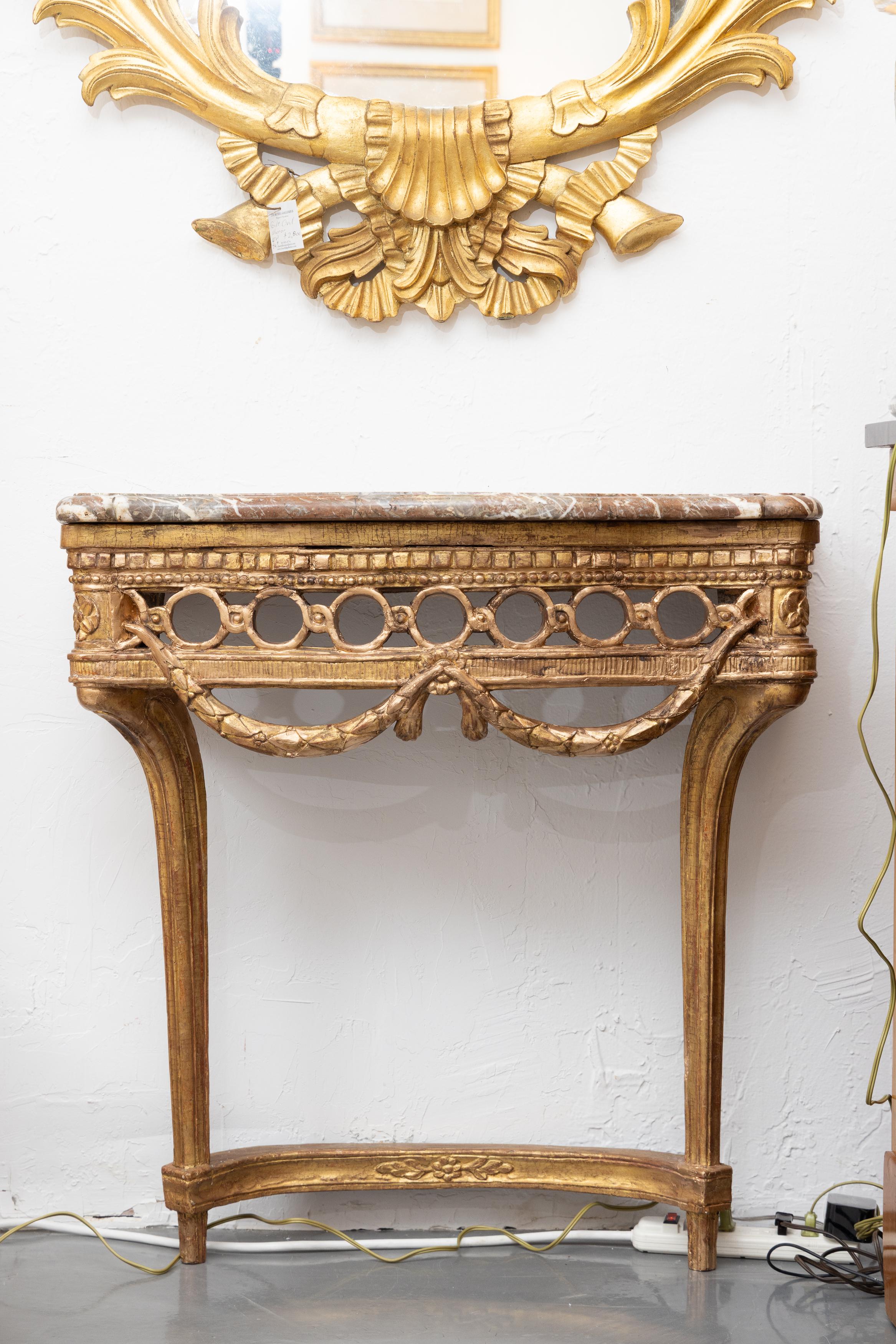 Consola francesa dorada Luis XVI del siglo XIX con tapa de mármol Francés en venta