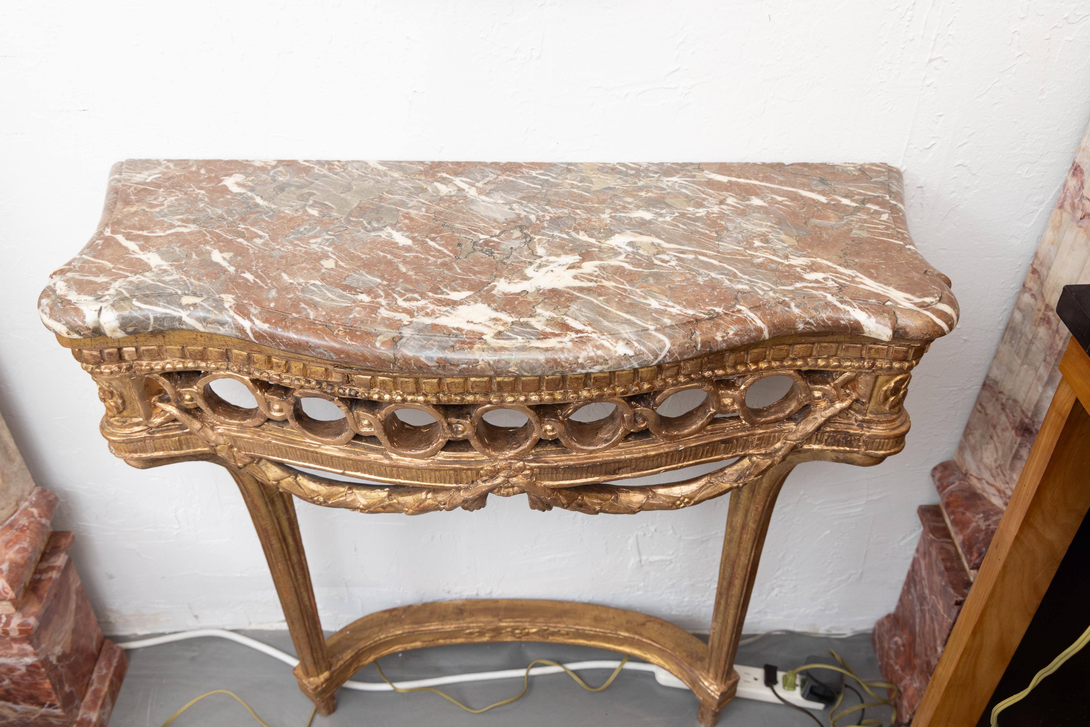 Consola francesa dorada Luis XVI del siglo XIX con tapa de mármol Mármol en venta