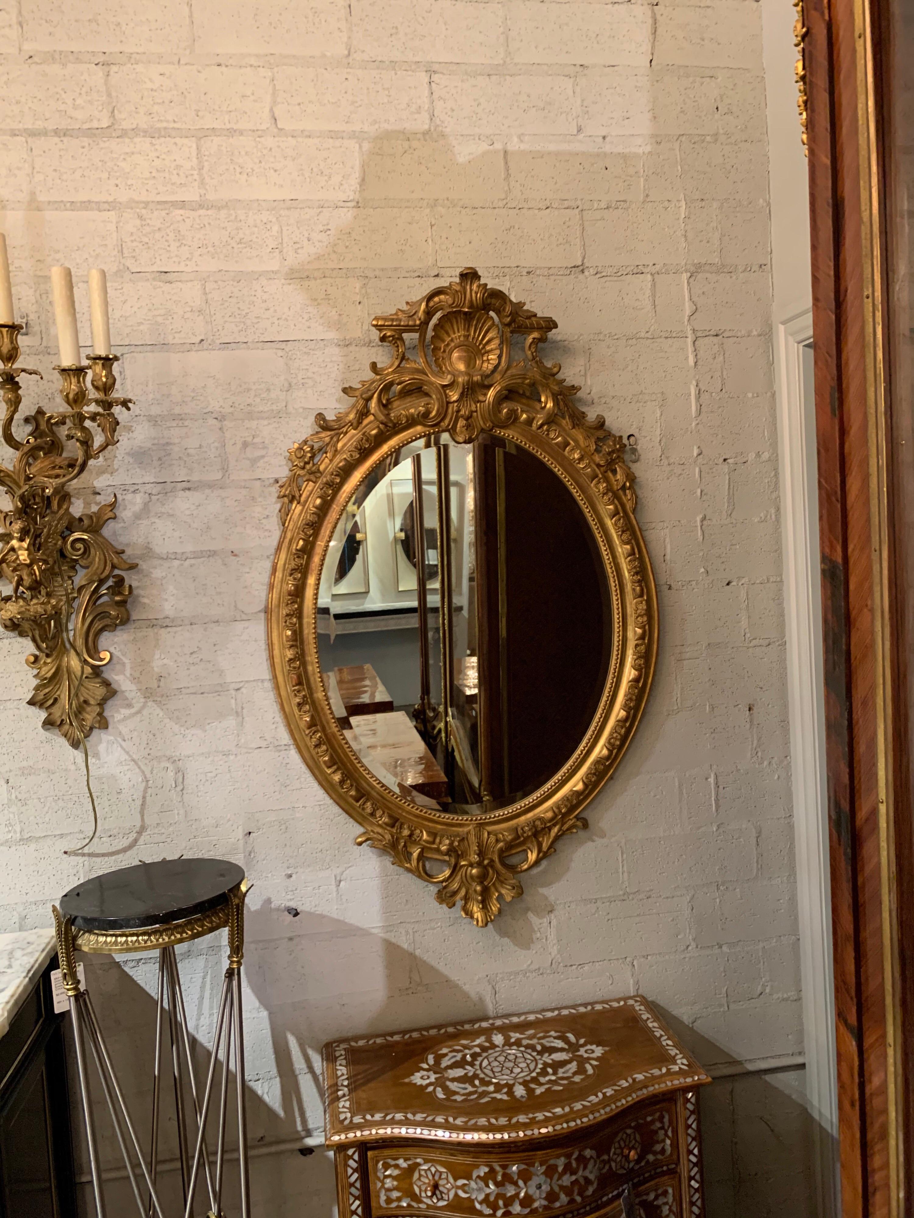 miroir ovale Louis XVI français du 19ème siècle en bois doré et gesso en vente 1