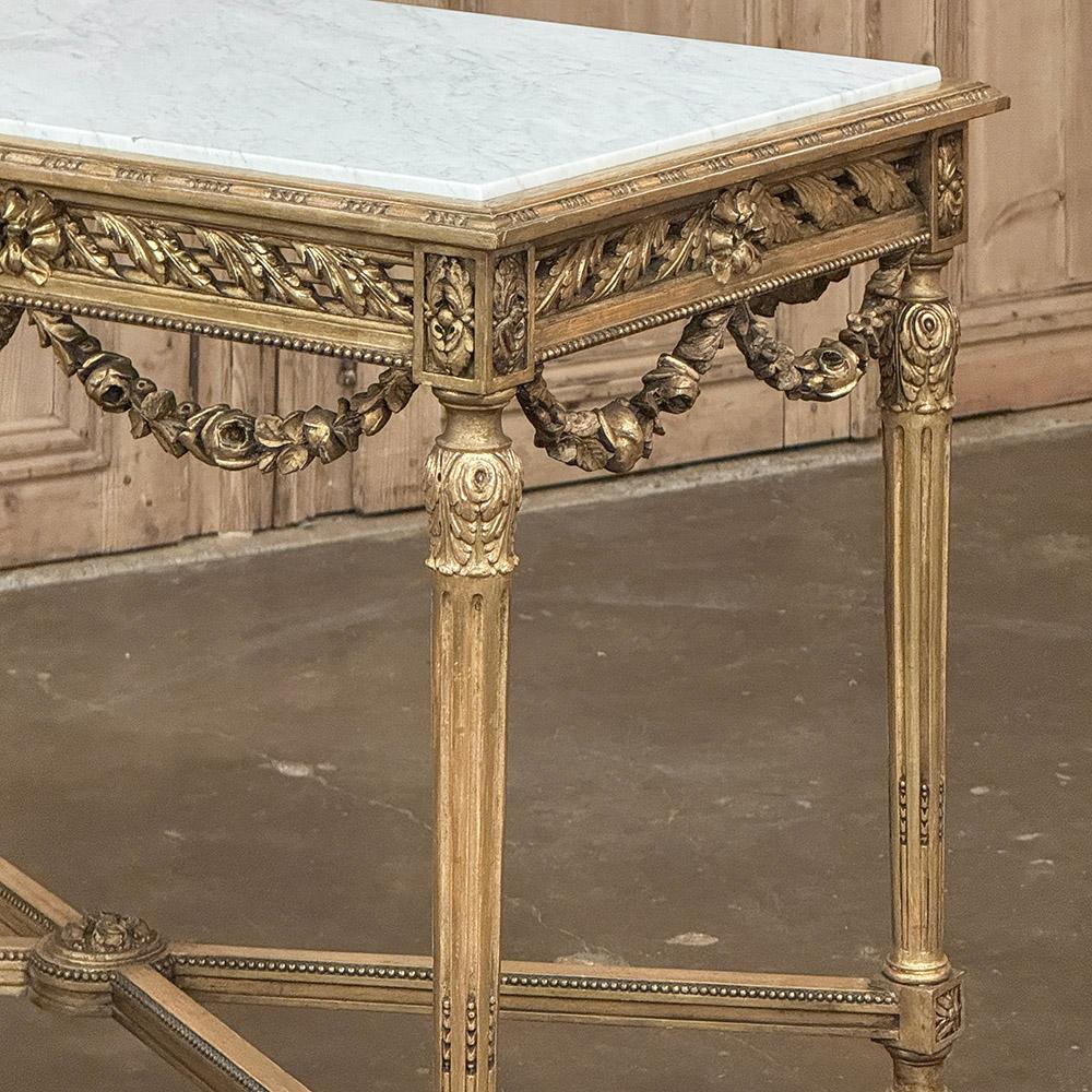 Mesa central francesa Luis XVI del siglo XIX de madera dorada con mármol de Carrara en venta 4