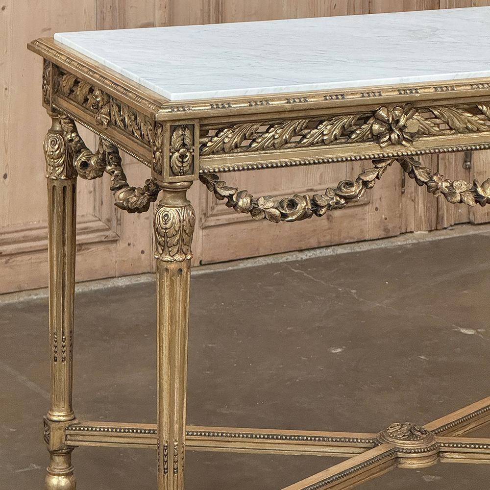 Mesa central francesa Luis XVI del siglo XIX de madera dorada con mármol de Carrara en venta 8